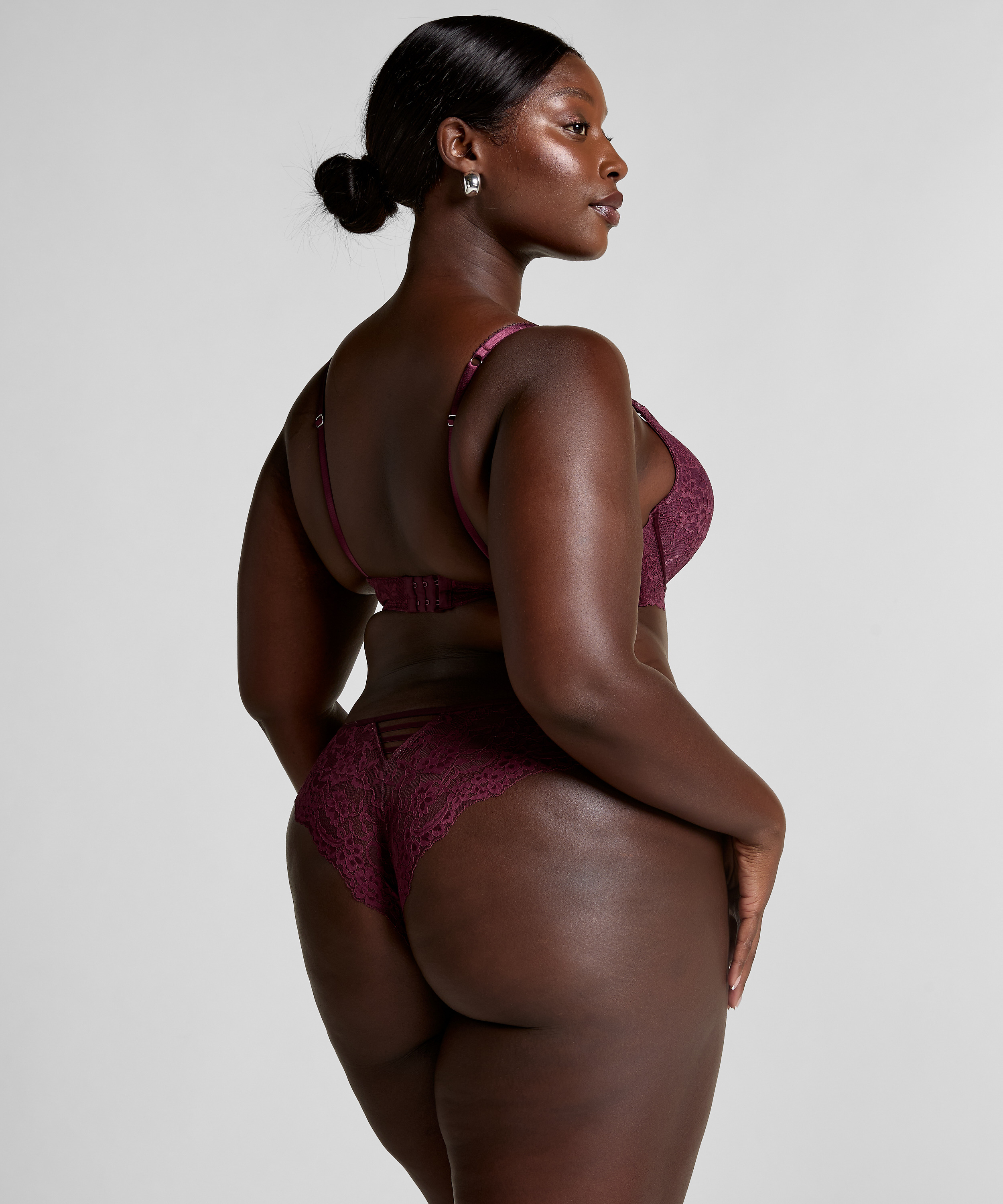 Slip brésilien Belleelle, Rouge, main