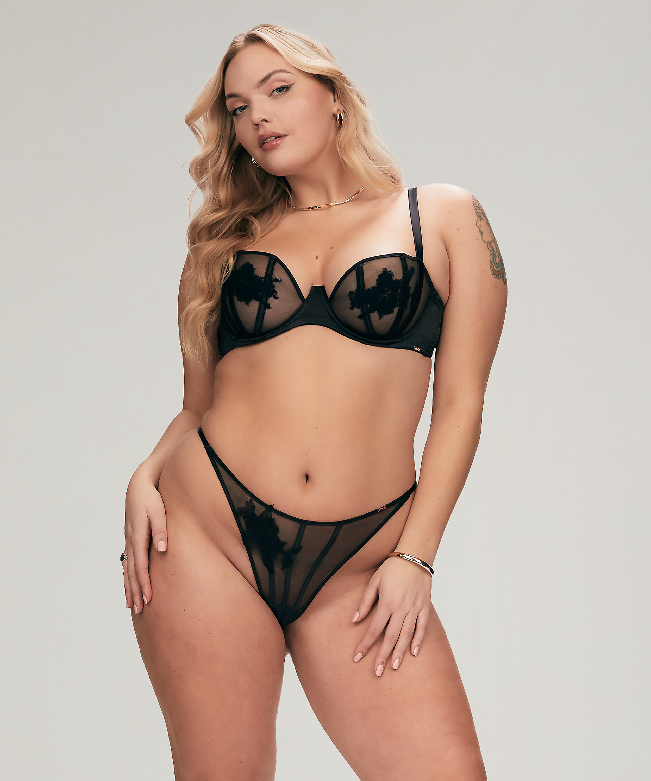 String Ember, Noir, main