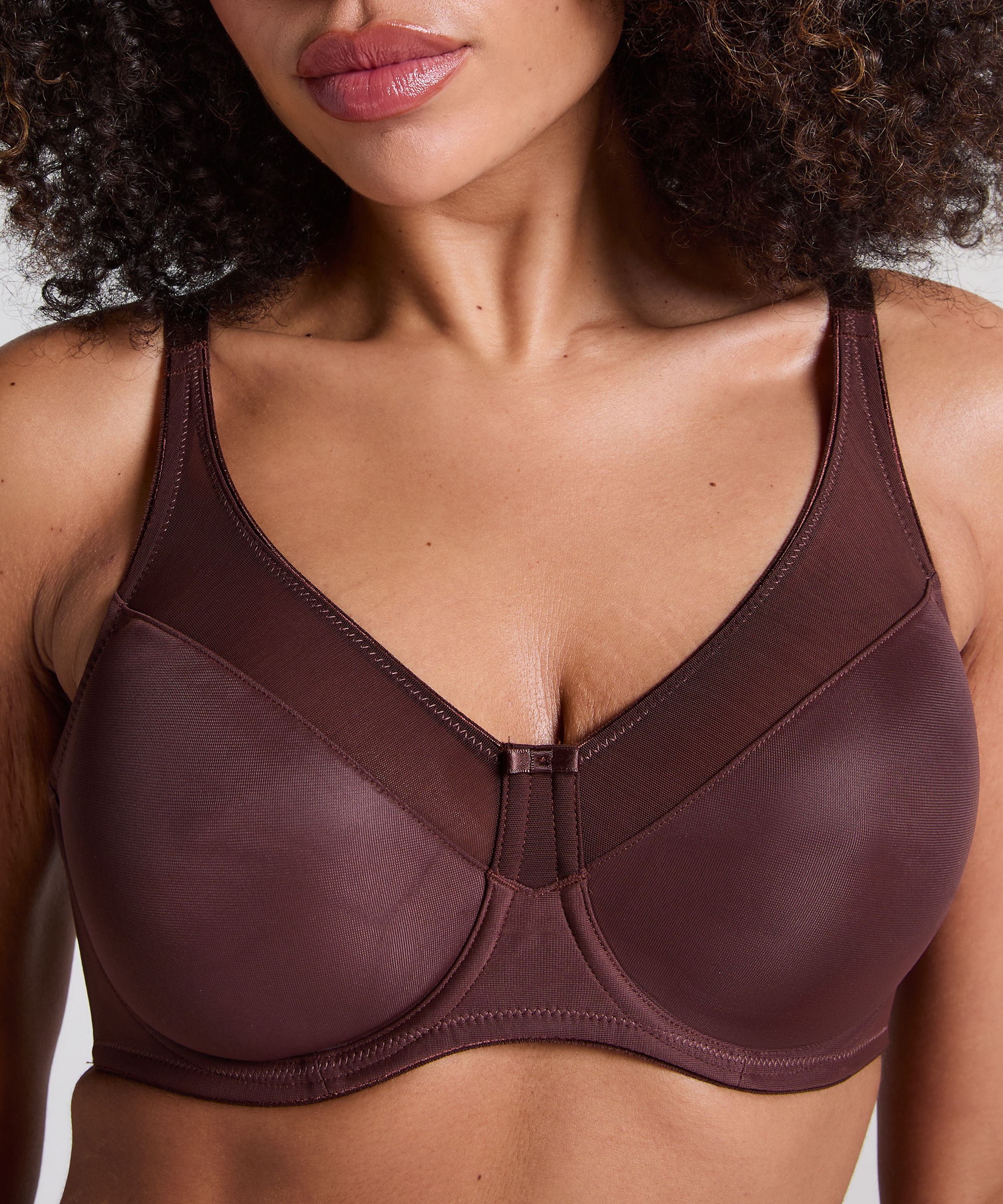 Soutien-gorge à armatures non-préformé minimiseur Nina, Marron, main