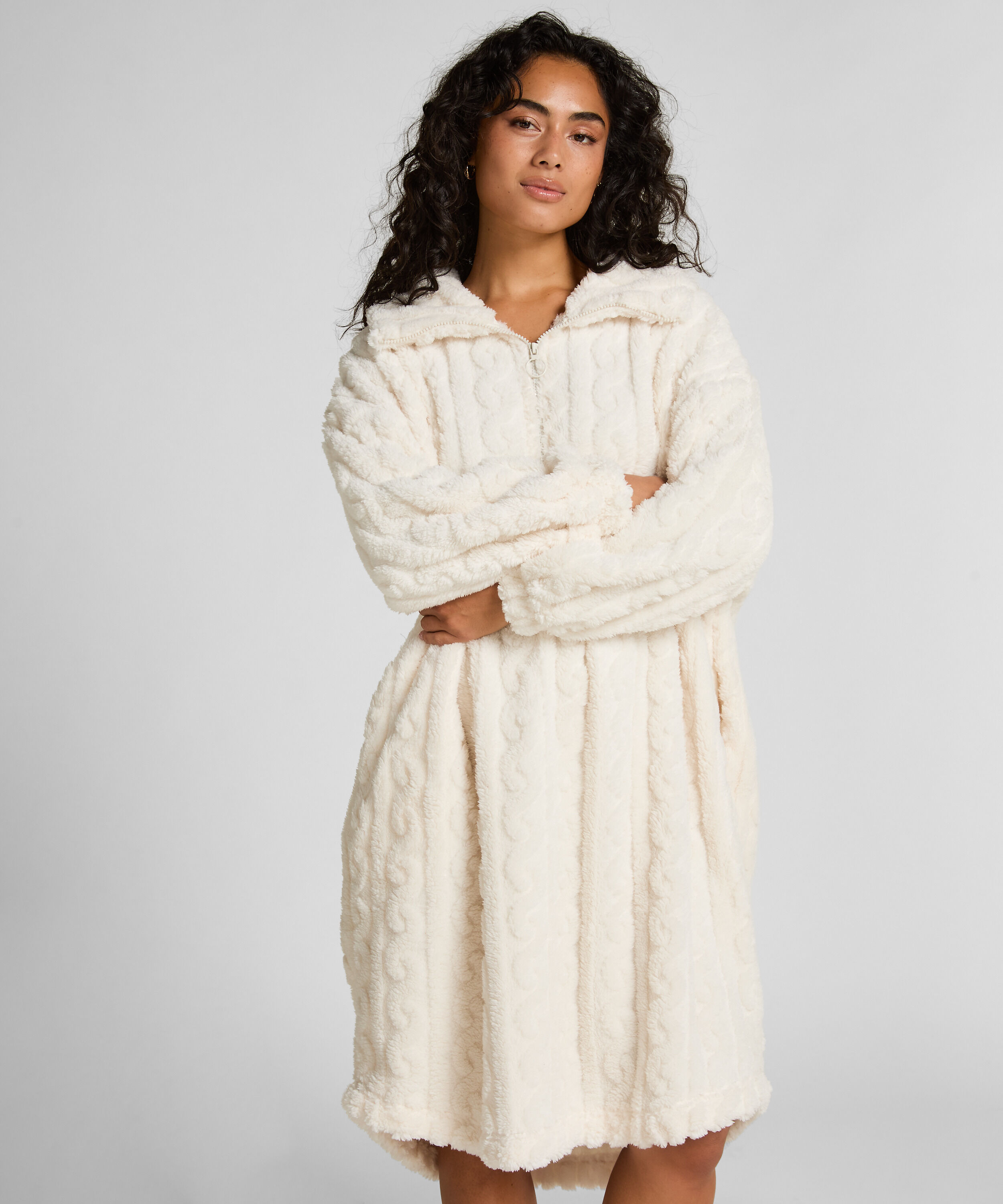Poncho aus Kabelstrick-Fleece