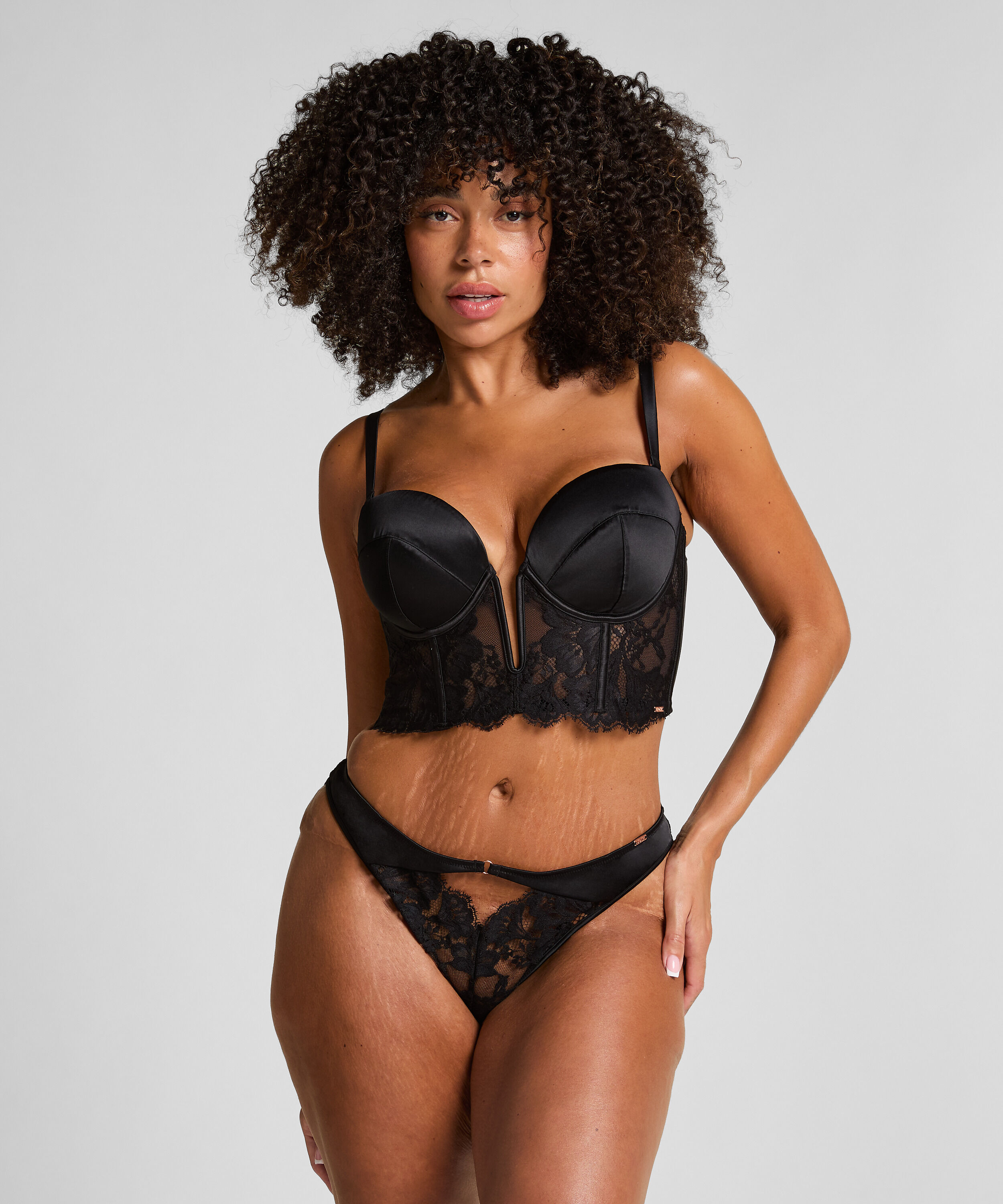 Grace Brazilian mit hohem Beinausschnitt