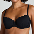 Haut de bikini pr&eacute;form&eacute; &agrave; armatures Scallop, Noir