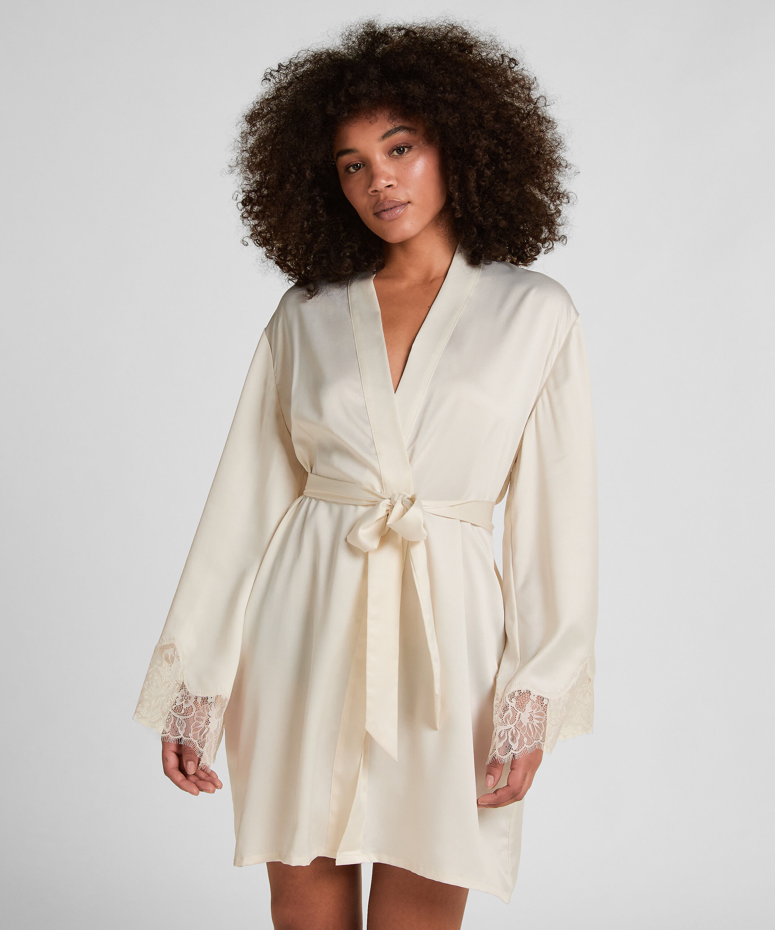 Kimono en satin Valerie, Blanc Kimono en satin Valerie, Blanc