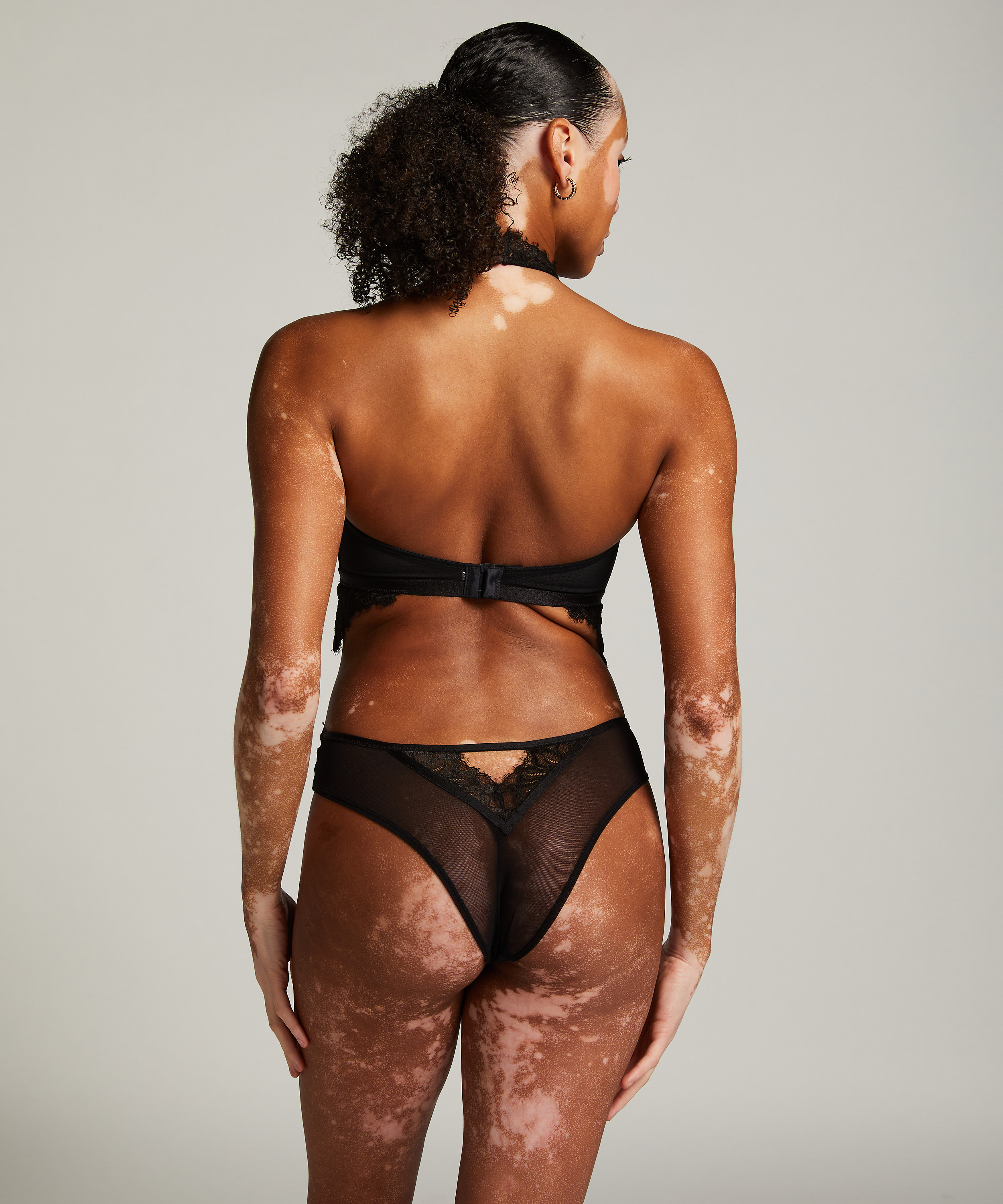 Brassière Sarah, Noir, main