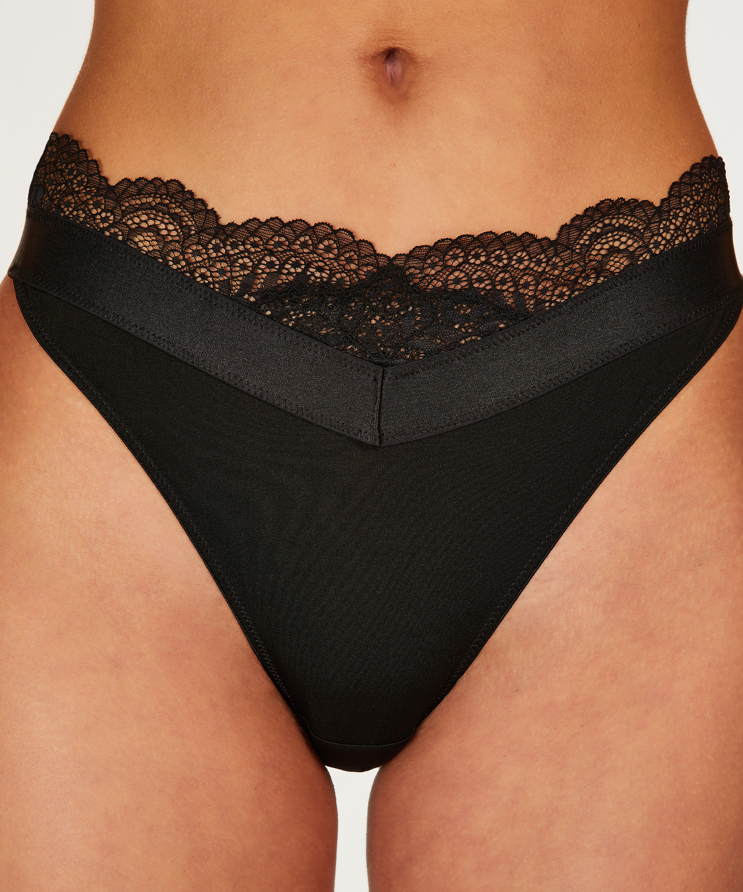 String Cheyenna, Noir, main