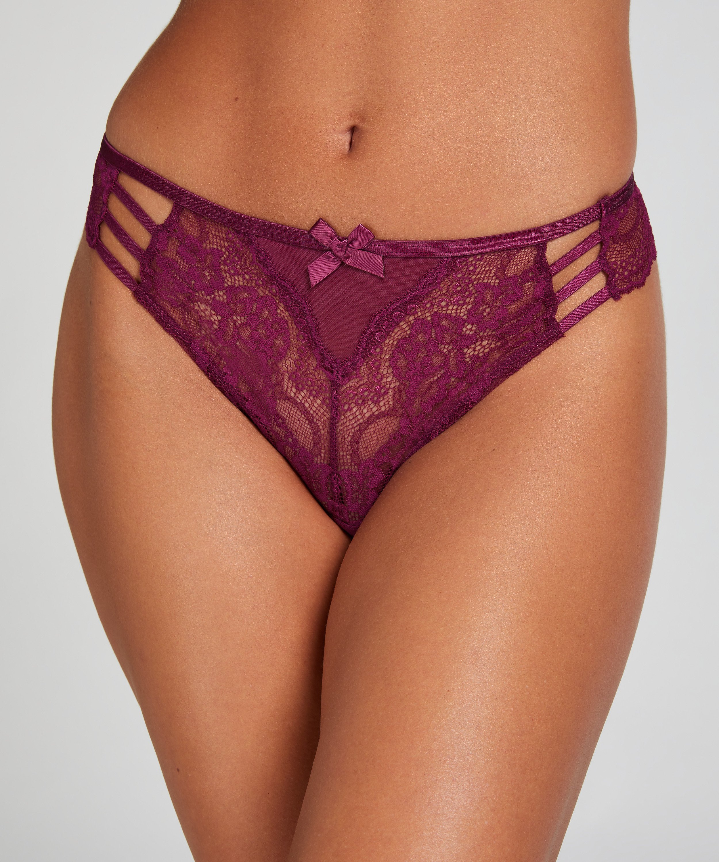 Brazilian Belle, Lila, main