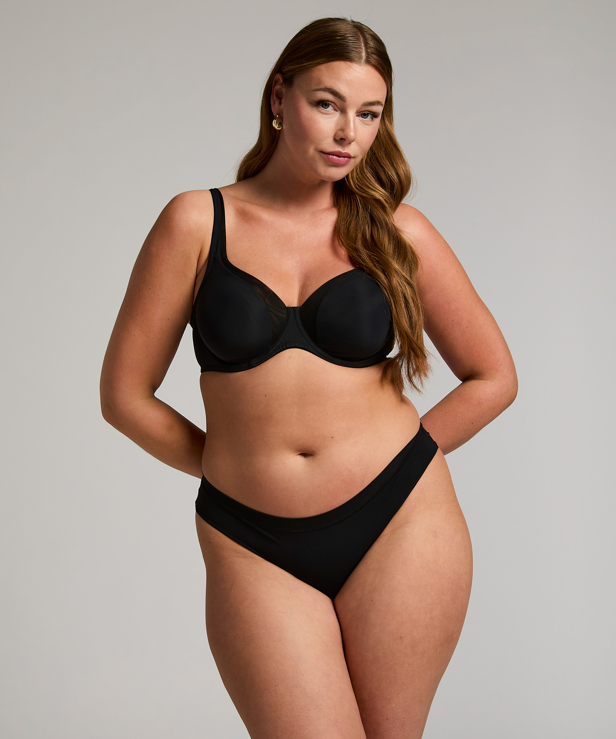 Slip brésilien en maille, Noir, main