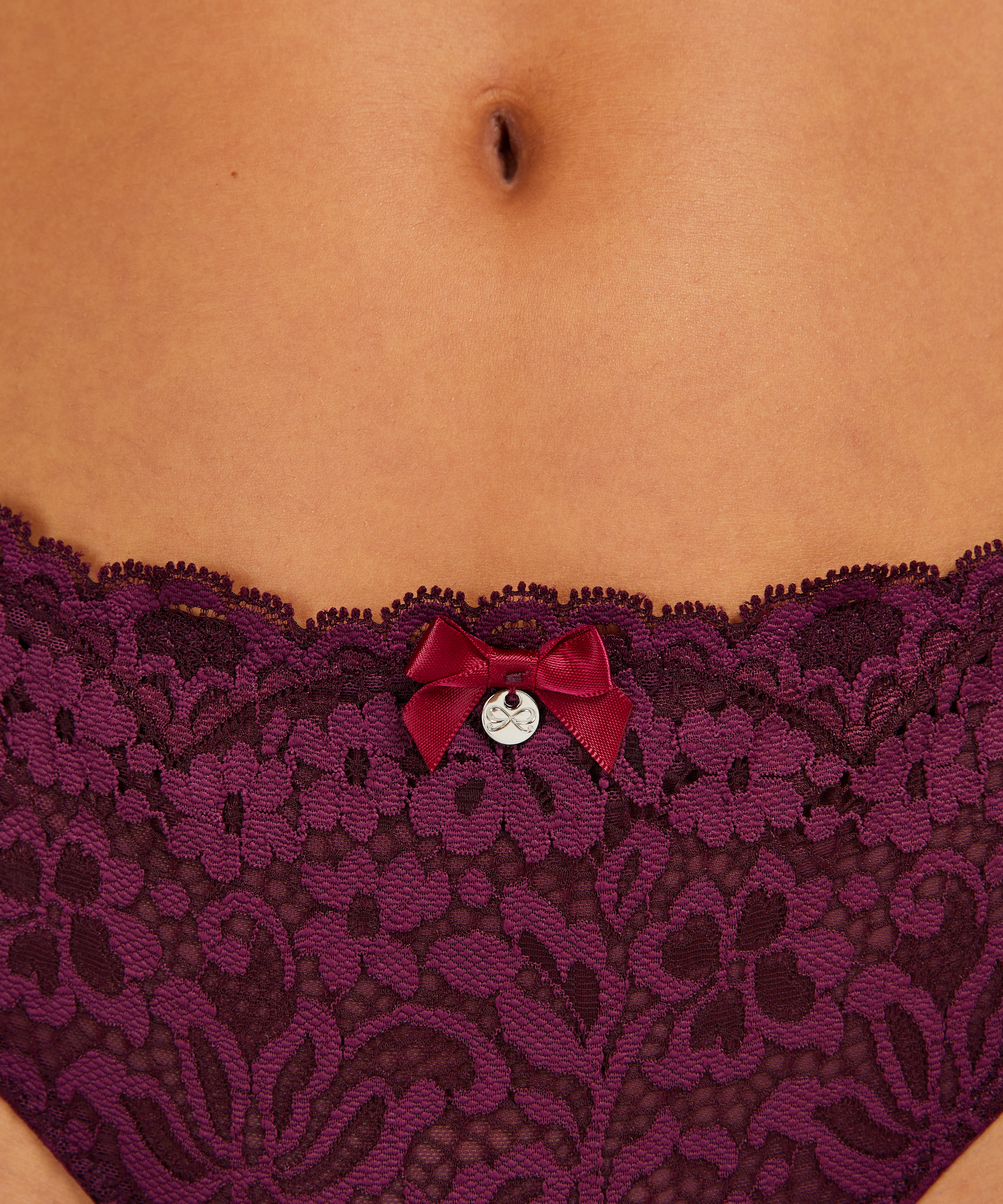 String Rose, Violet, main