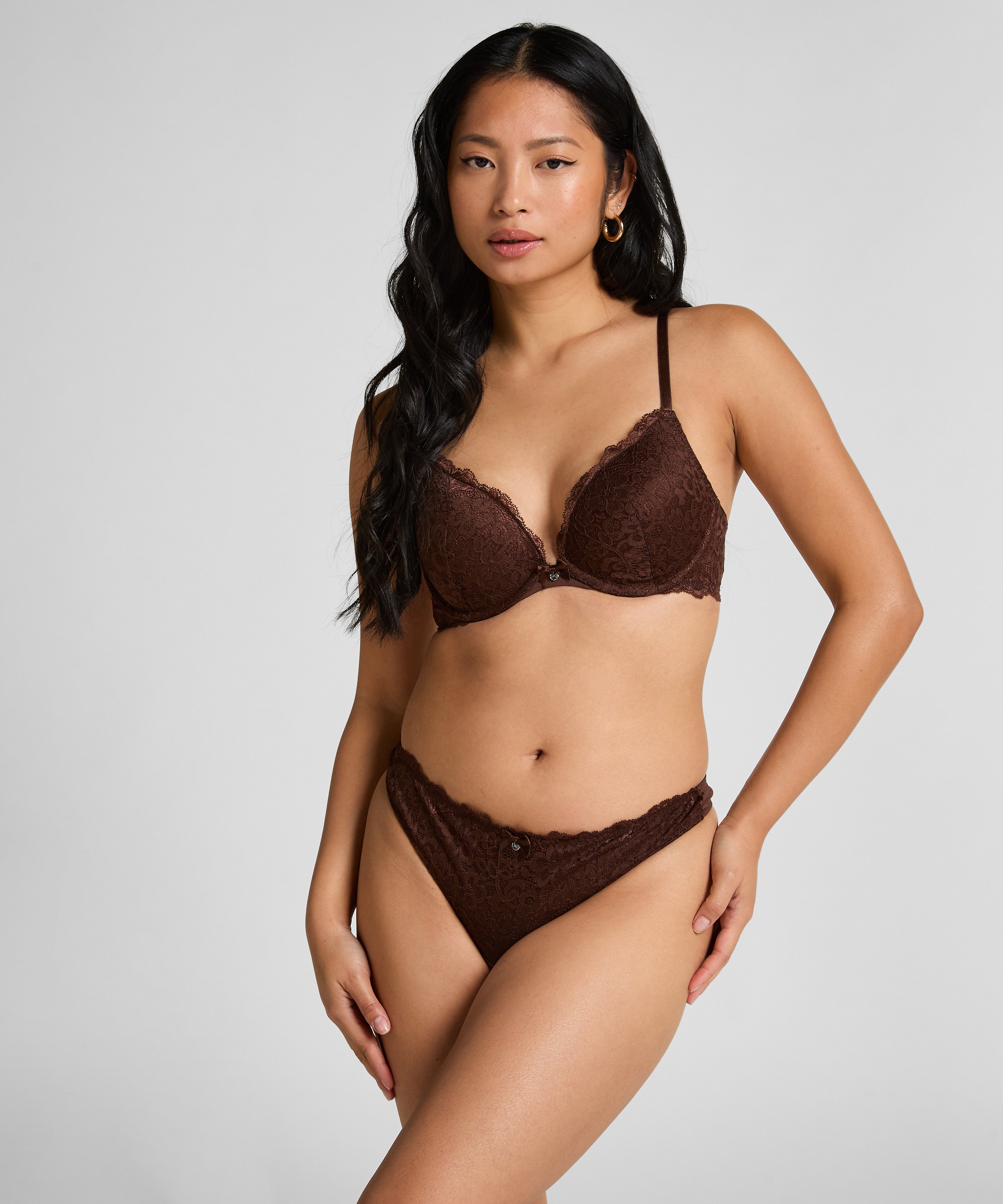 Soutien-gorge à armatures préformé push-up Marine, Marron, main