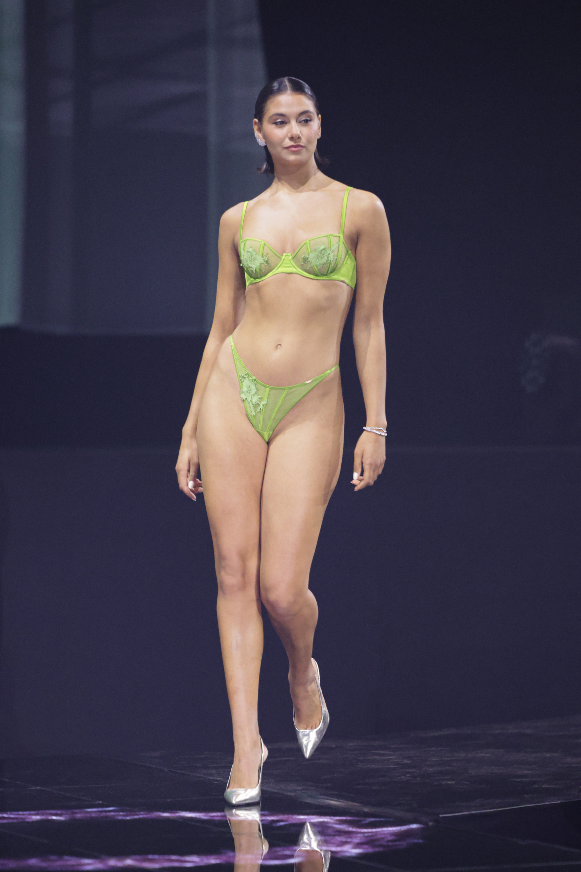 String Ember, Grün, main