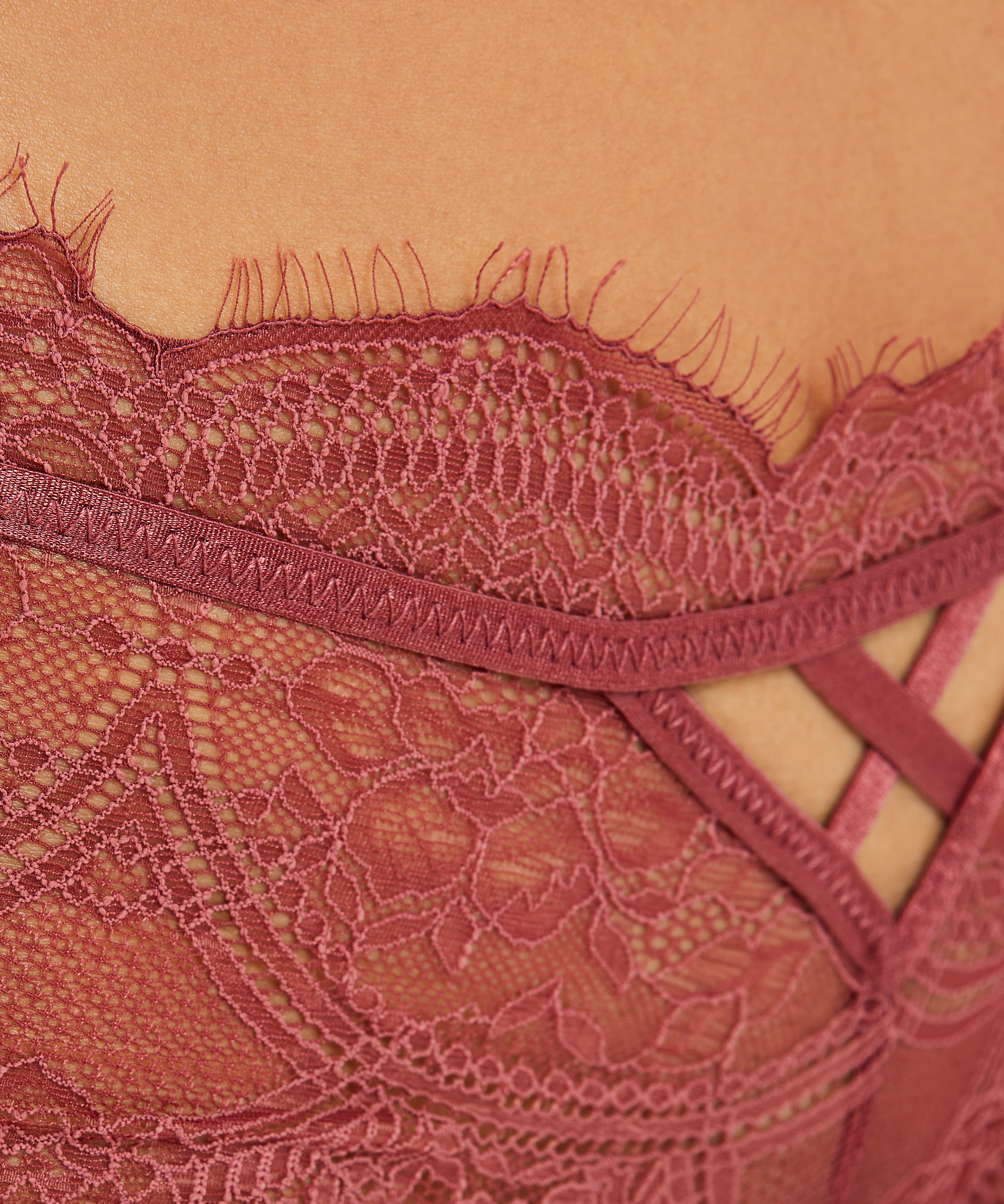 Boxer Yui, Rouge, main