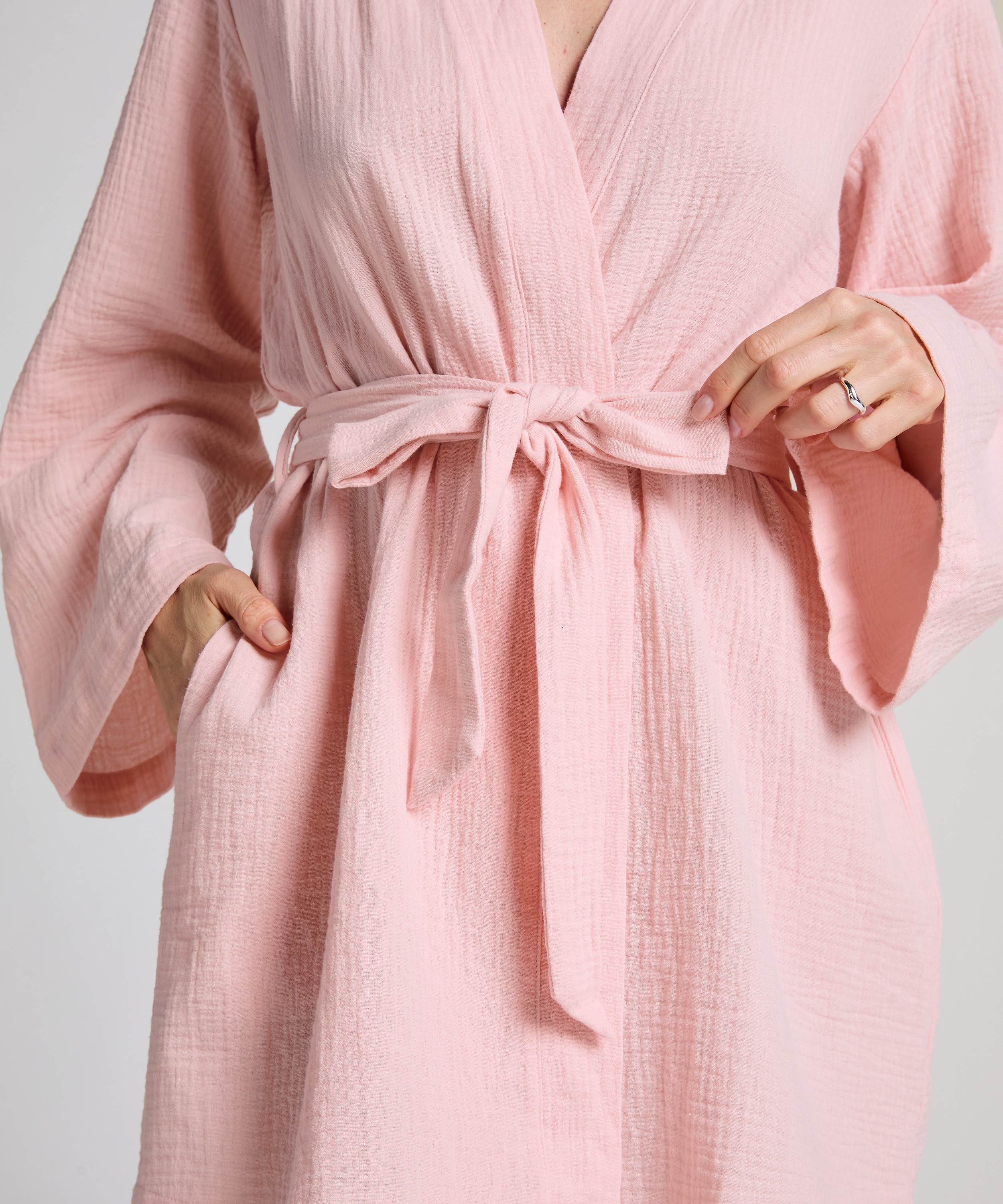 Robe courte en mousseline, Rose, main