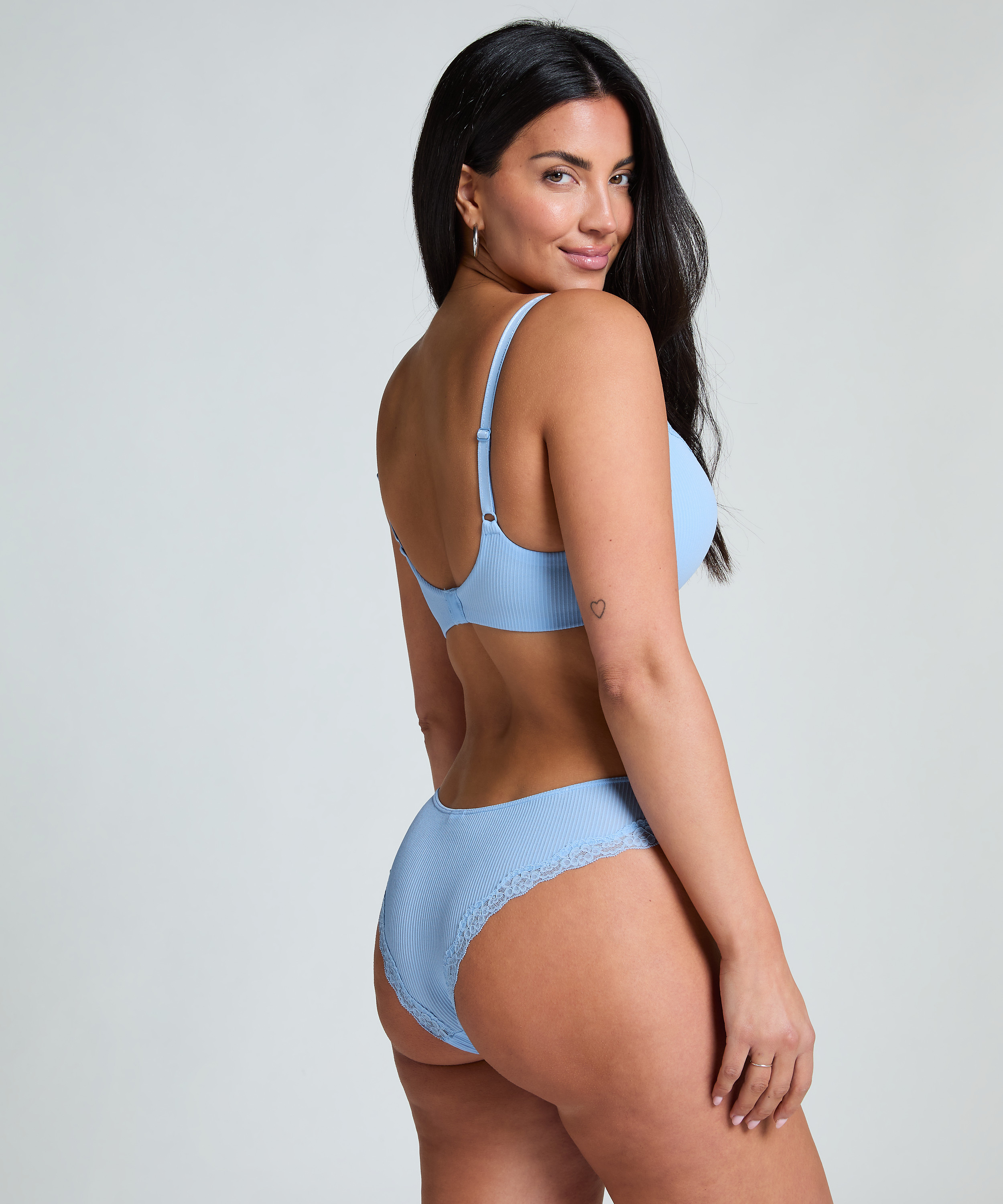 Slip brésilien Lola, Bleu, main