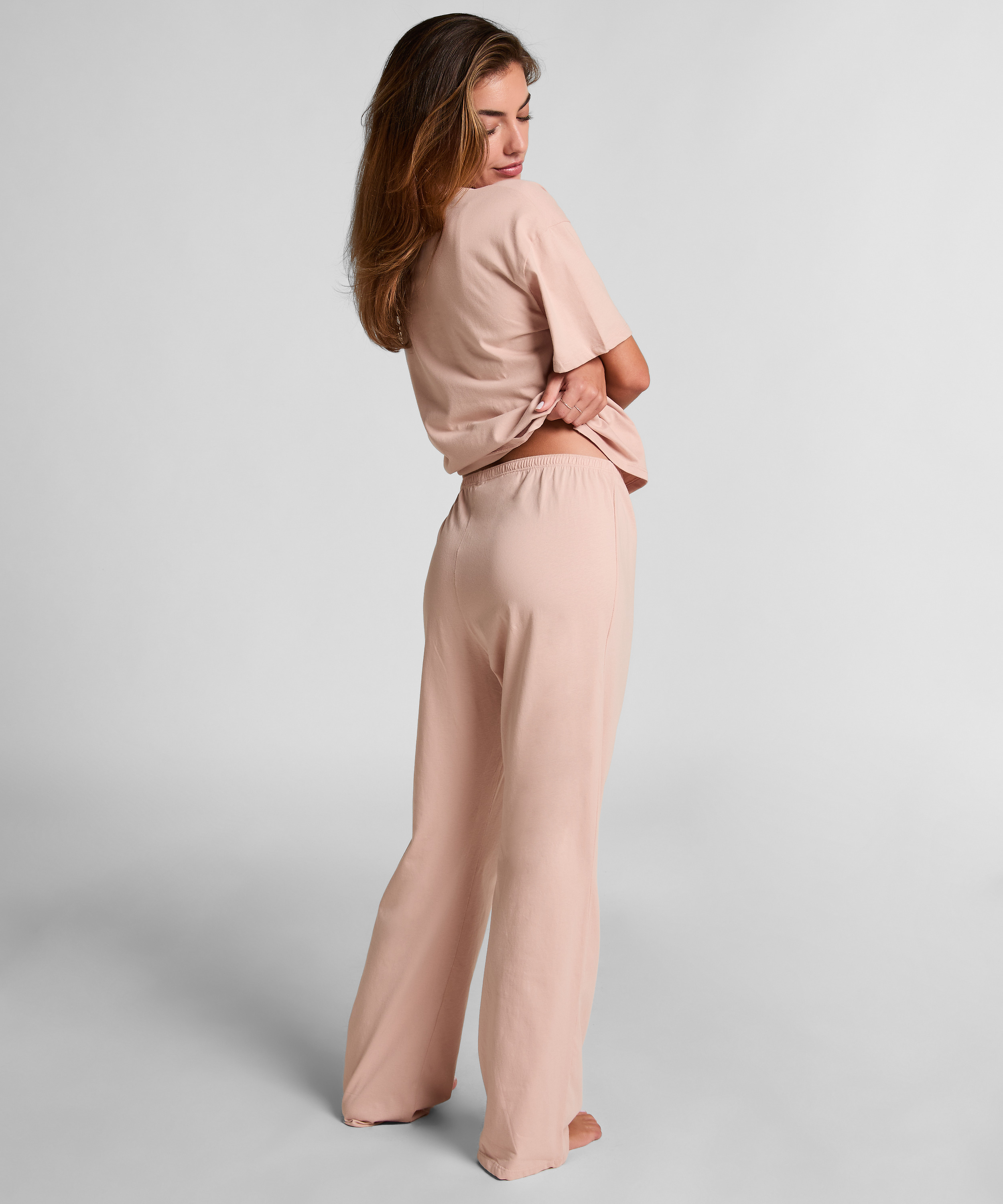 Pyjamaset, Rose, main