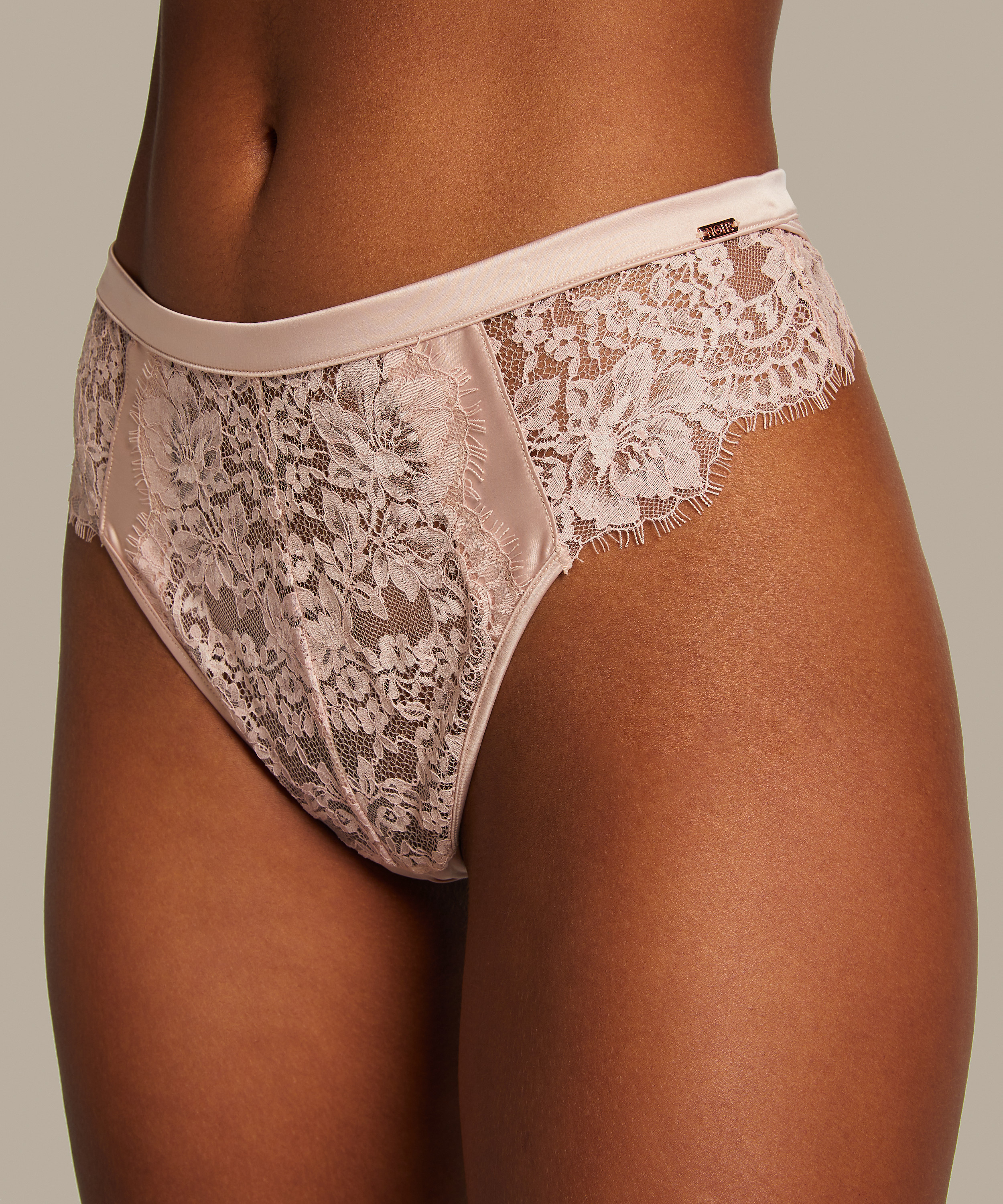 String Chalice, Rose, main