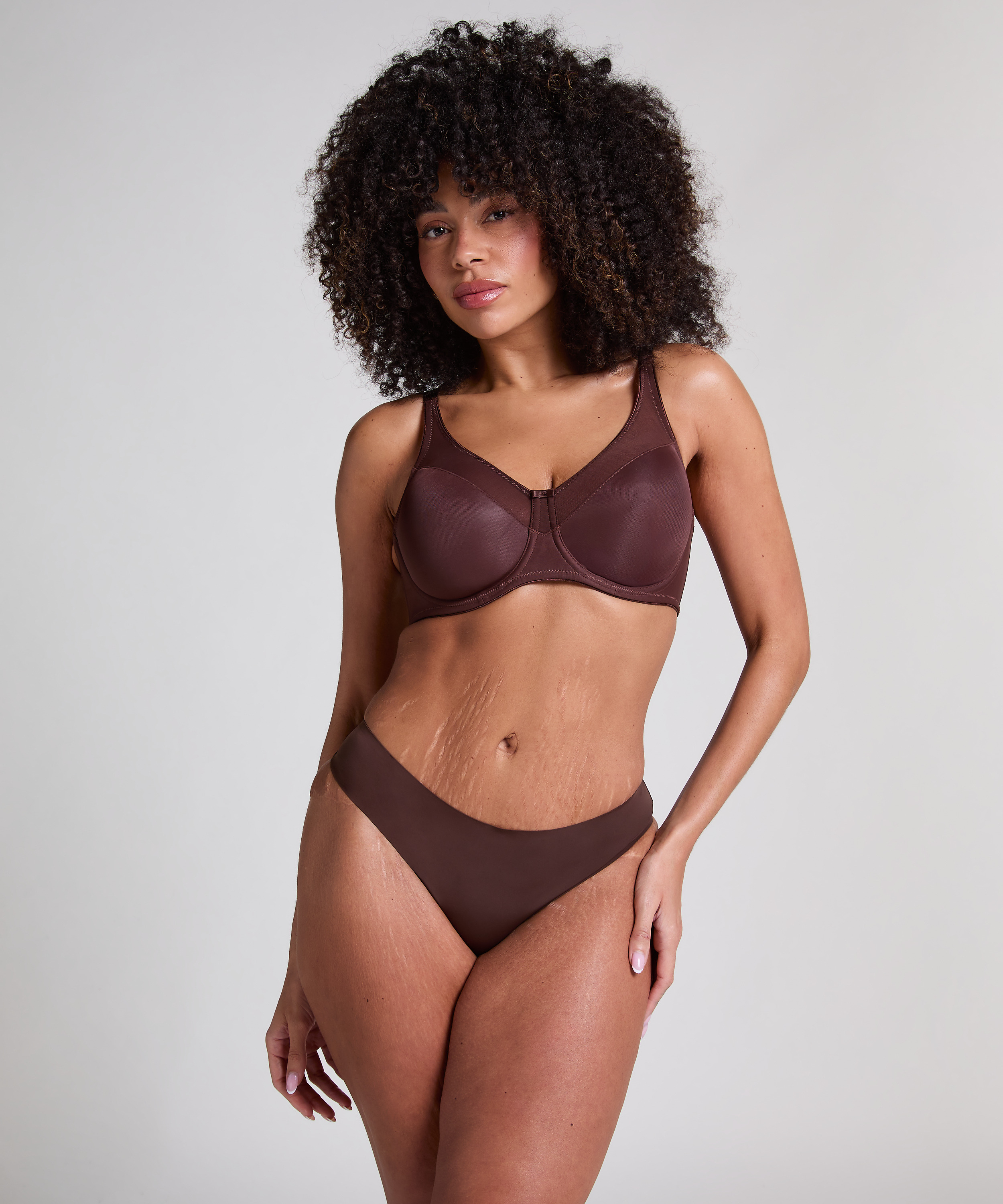 Soutien-gorge à armatures non-préformé minimiseur Nina, Marron, main