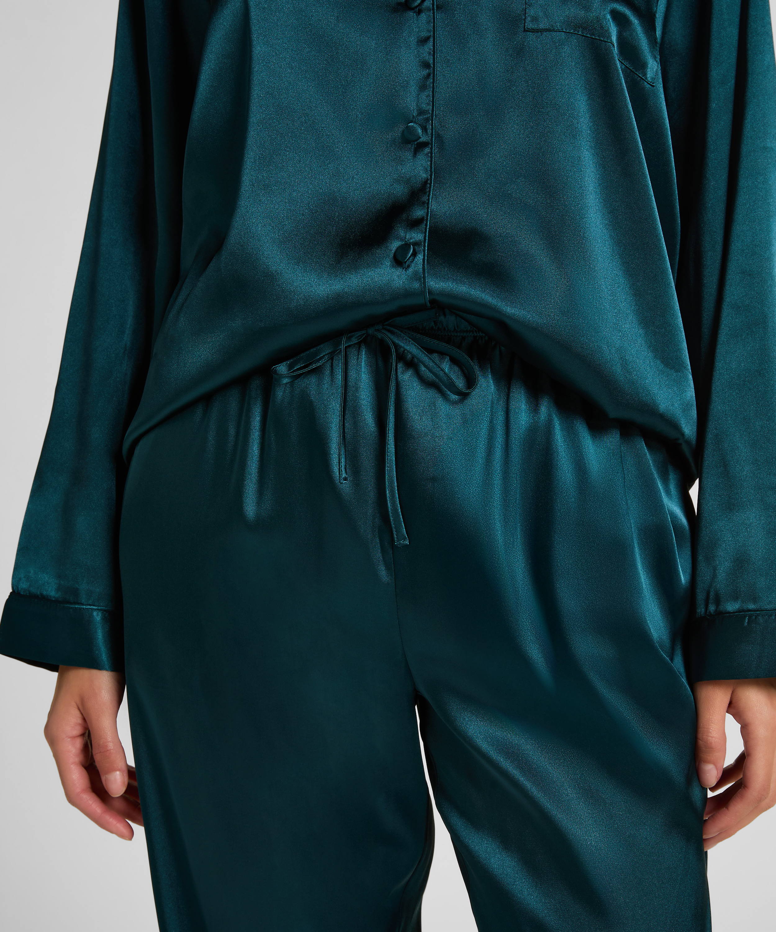 Pyjamaset aus gl&auml;nzendem Satin, Blau, main
