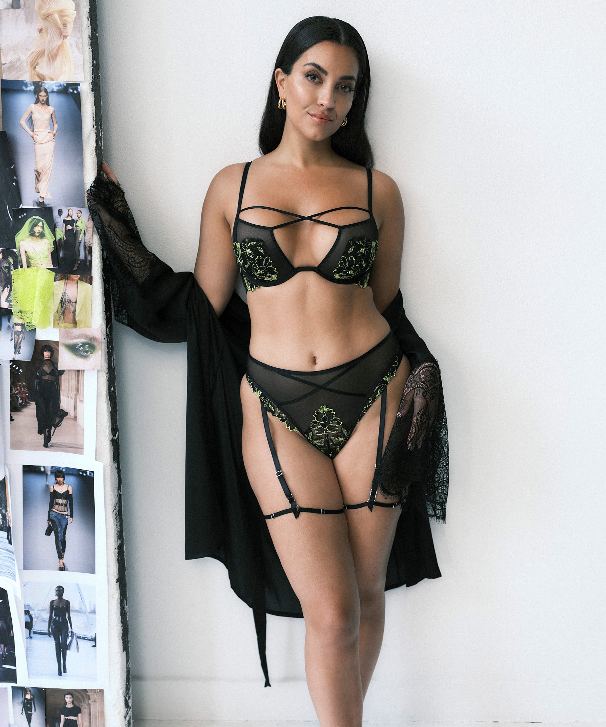 String Feyre, Schwarz, main