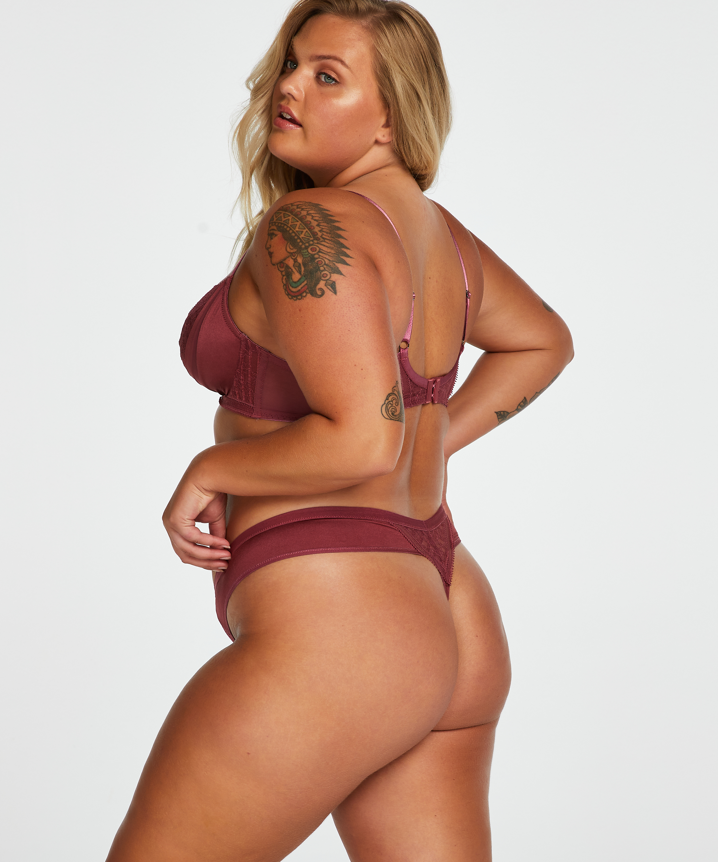 String Kriss I AM Danielle, Rot, main