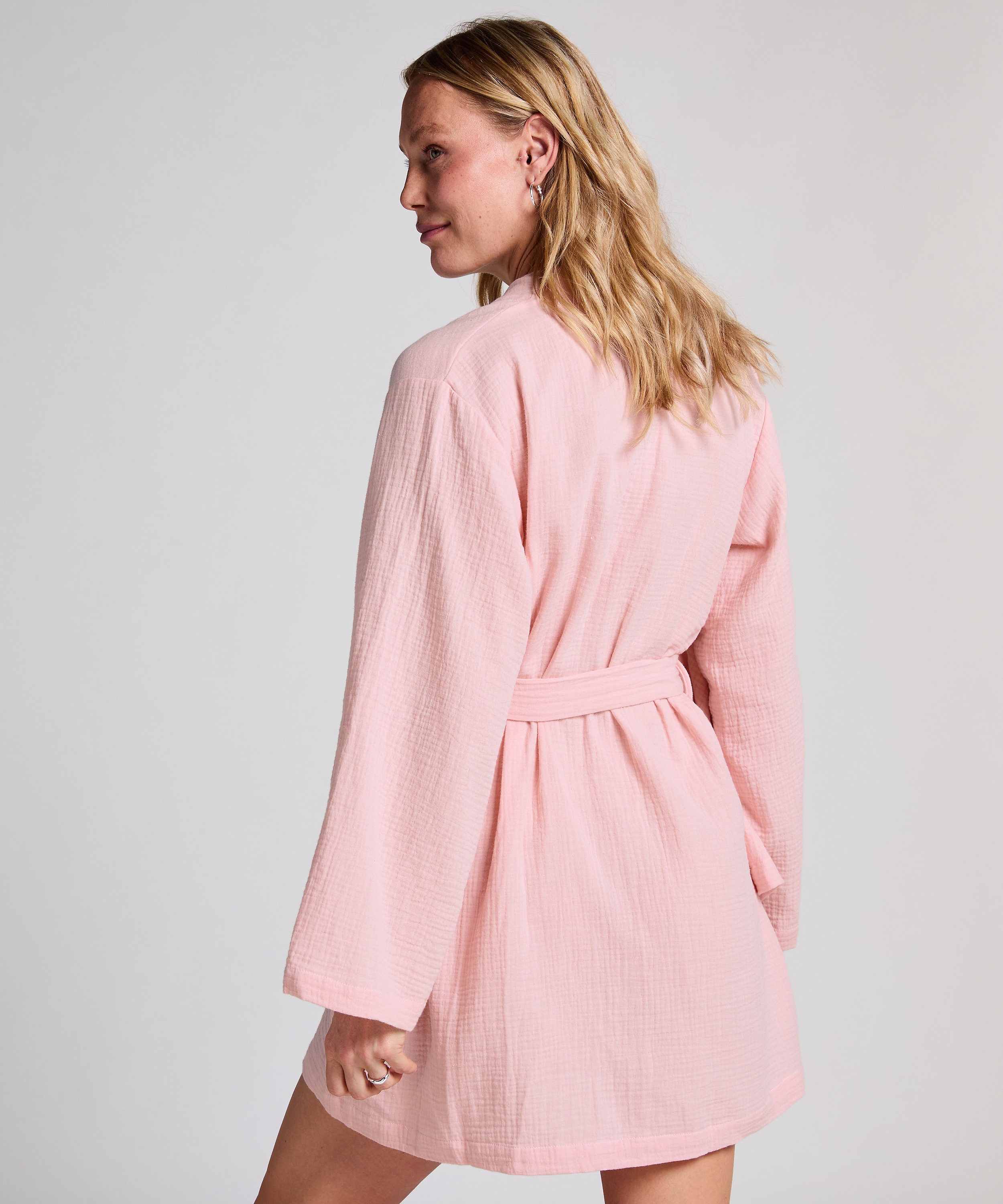 Robe courte en mousseline, Rose, main