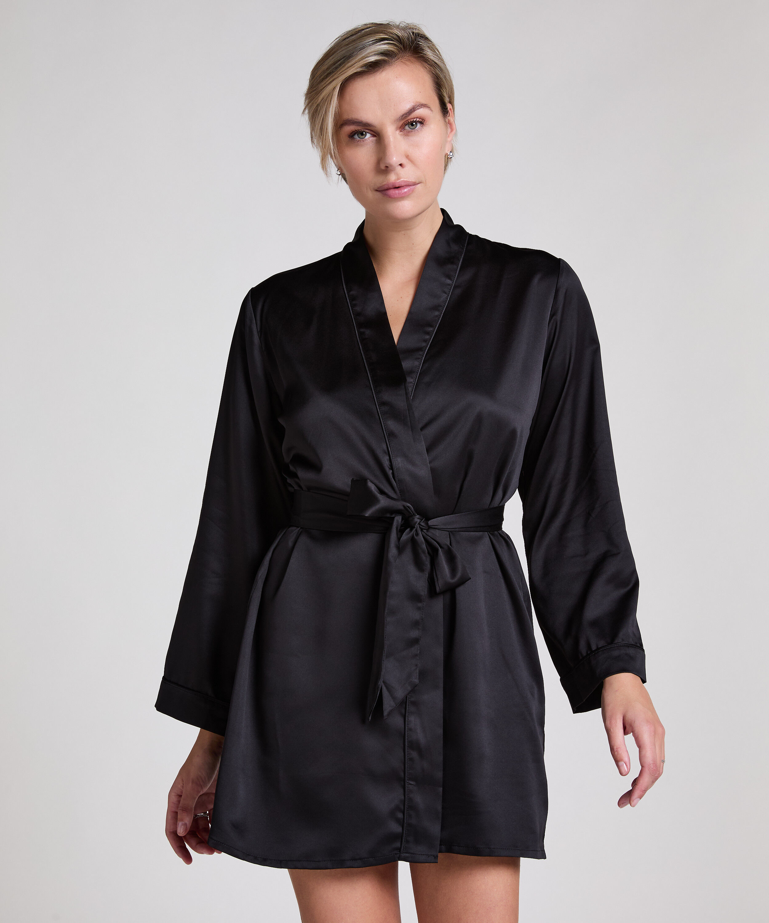 Kimono Satin, Schwarz