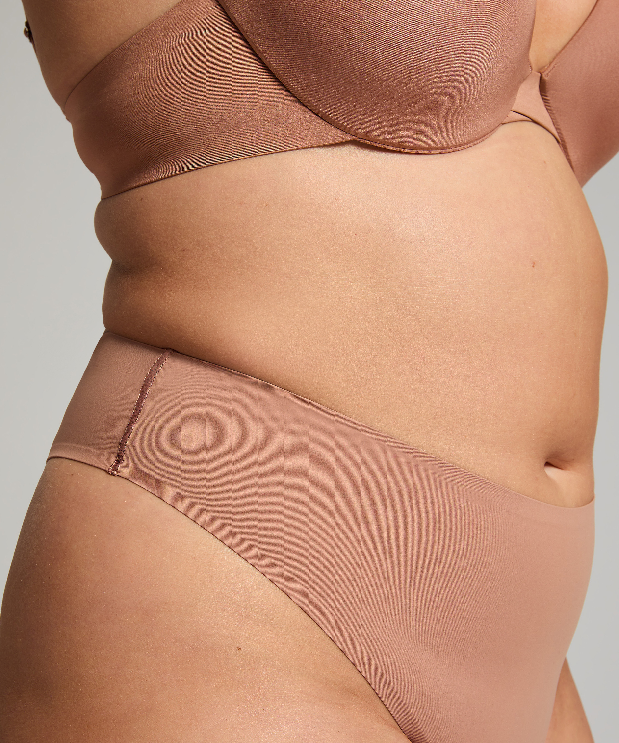 String Smooth, Marron, main