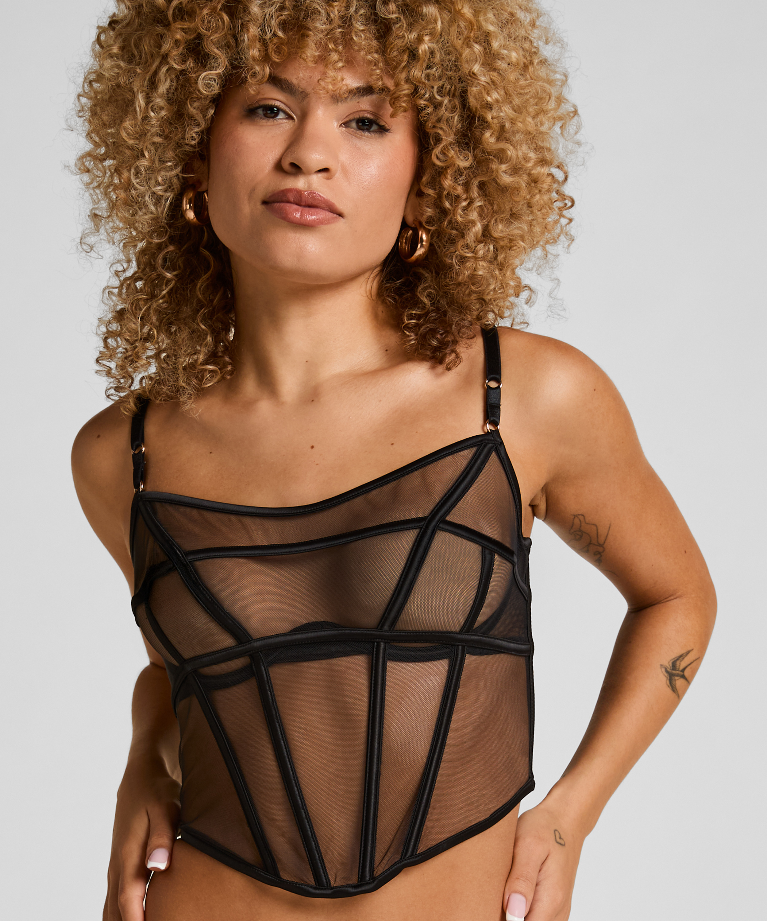 String Jana, Noir, main