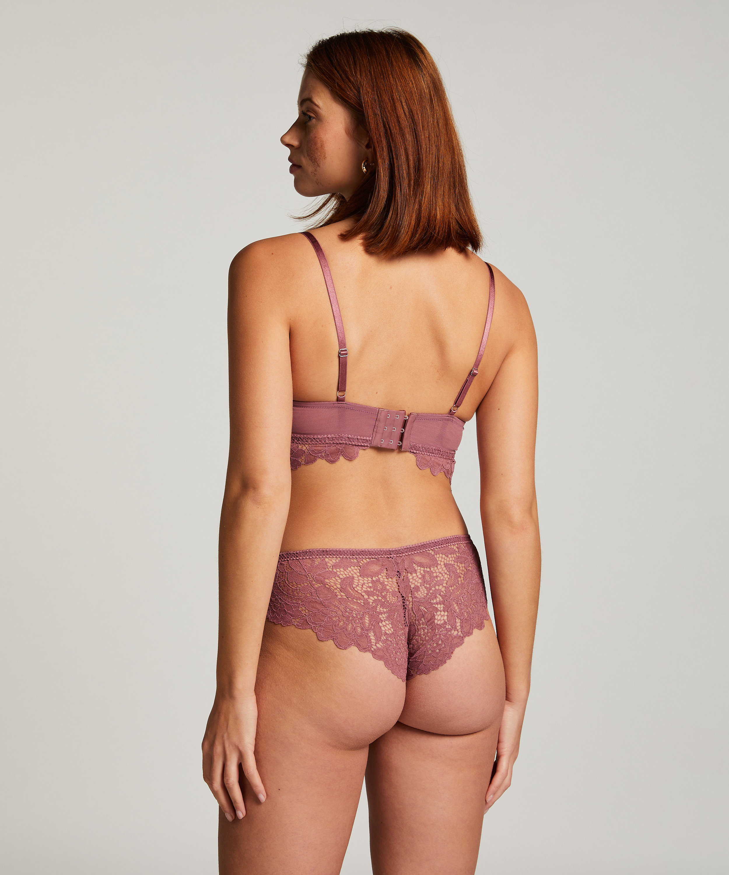 Slip brésilien Shiloh, Violet, main