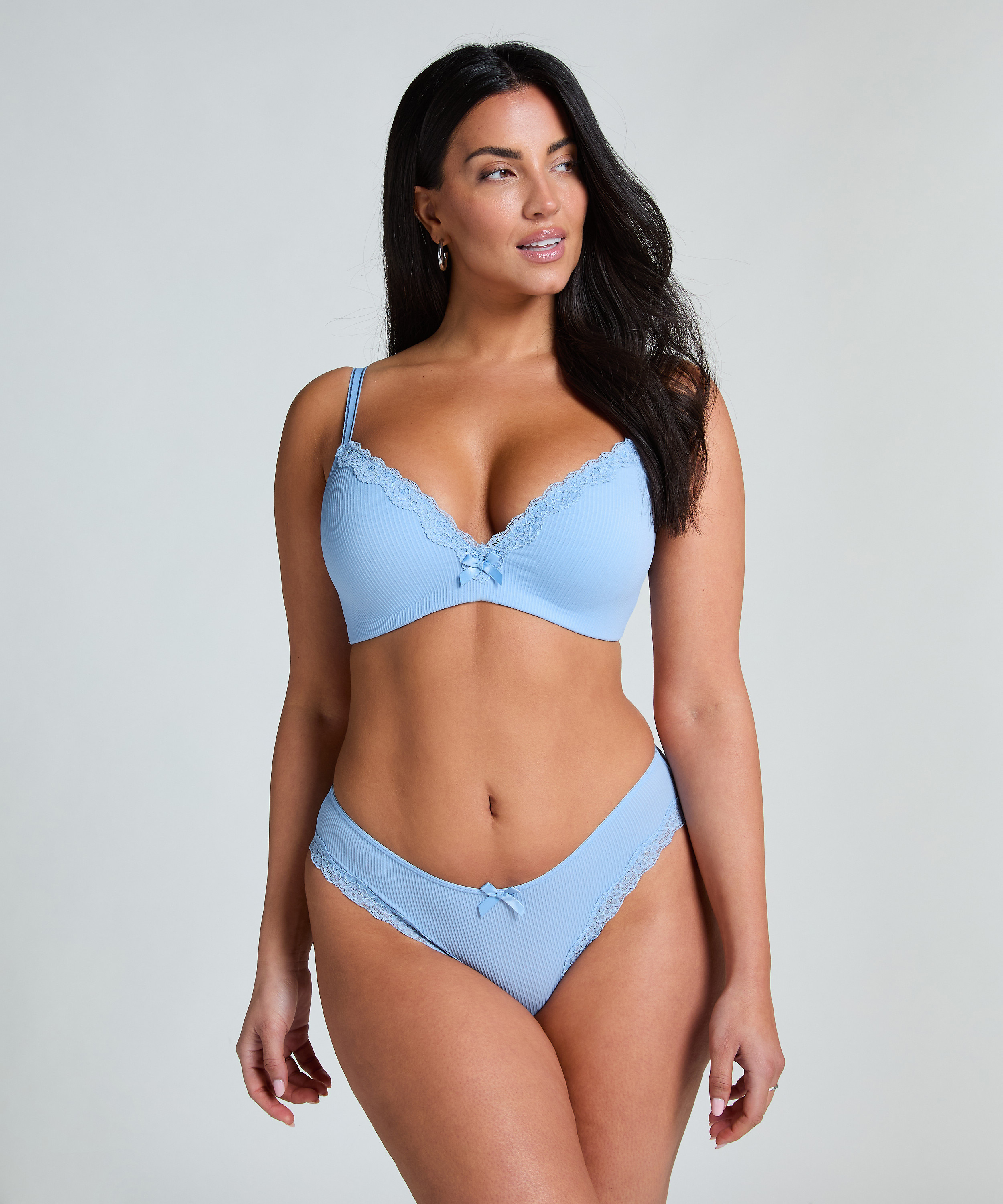Slip brésilien Lola, Bleu, main