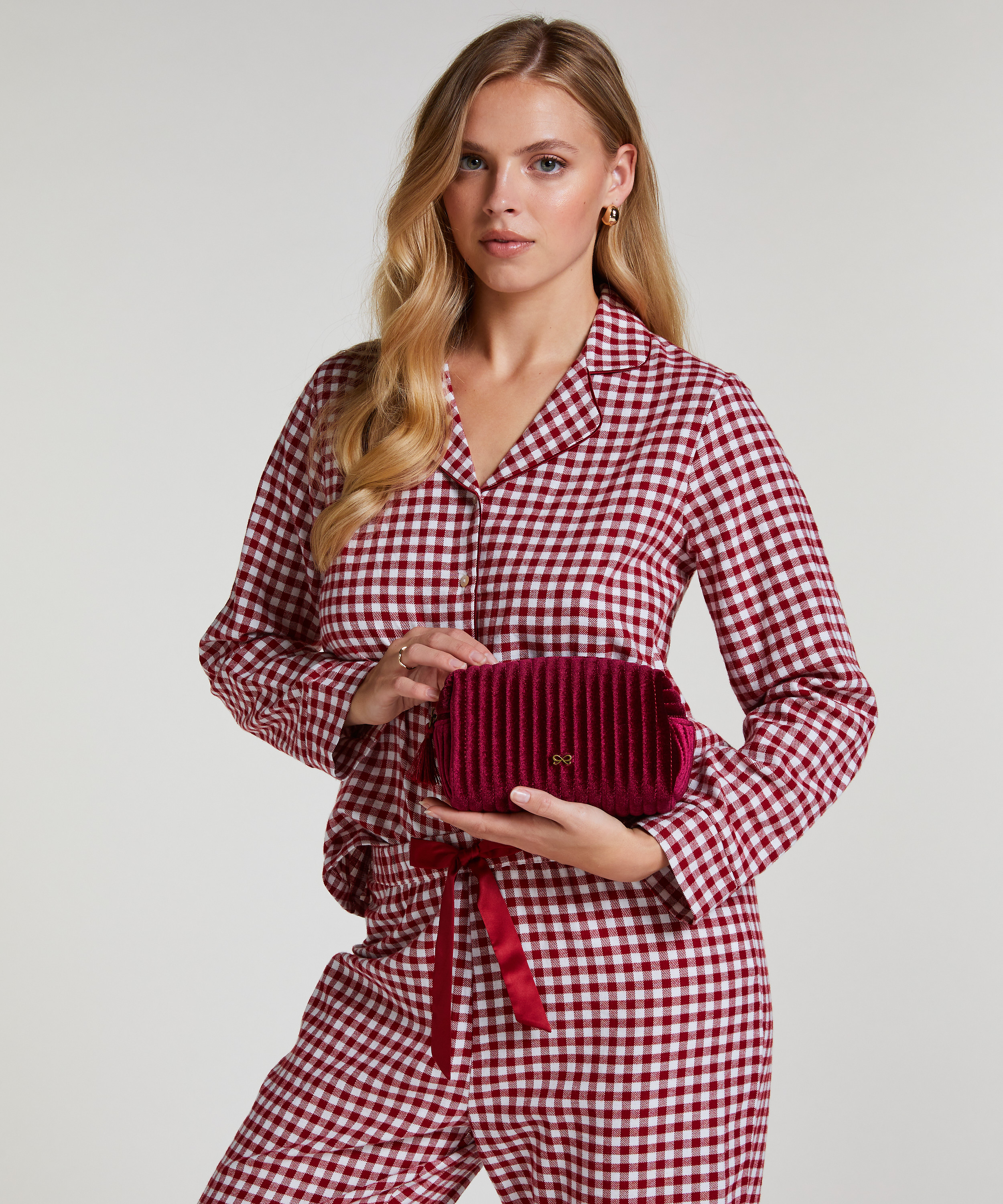 Trousse de maquillage, Rouge, main