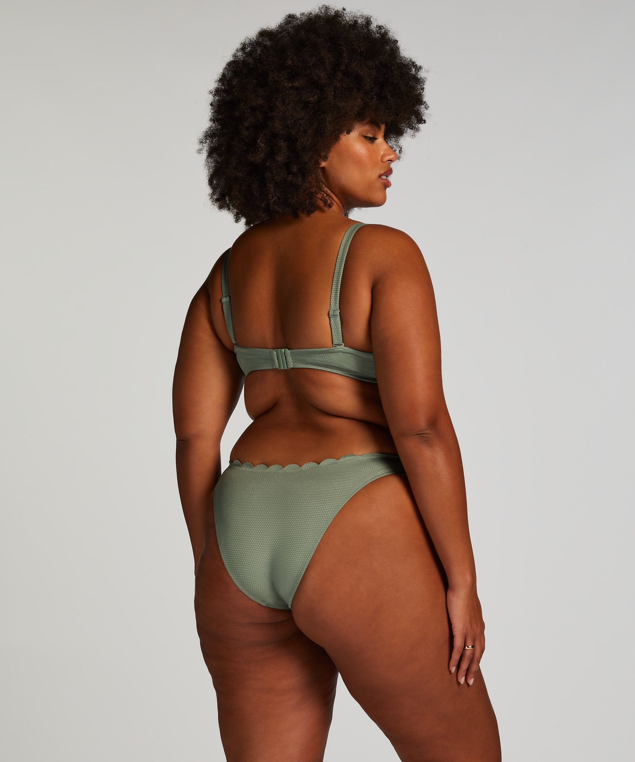 Haut de bikini à armatures à effet push-up préformé Scallop Taille A - E, Vert, main