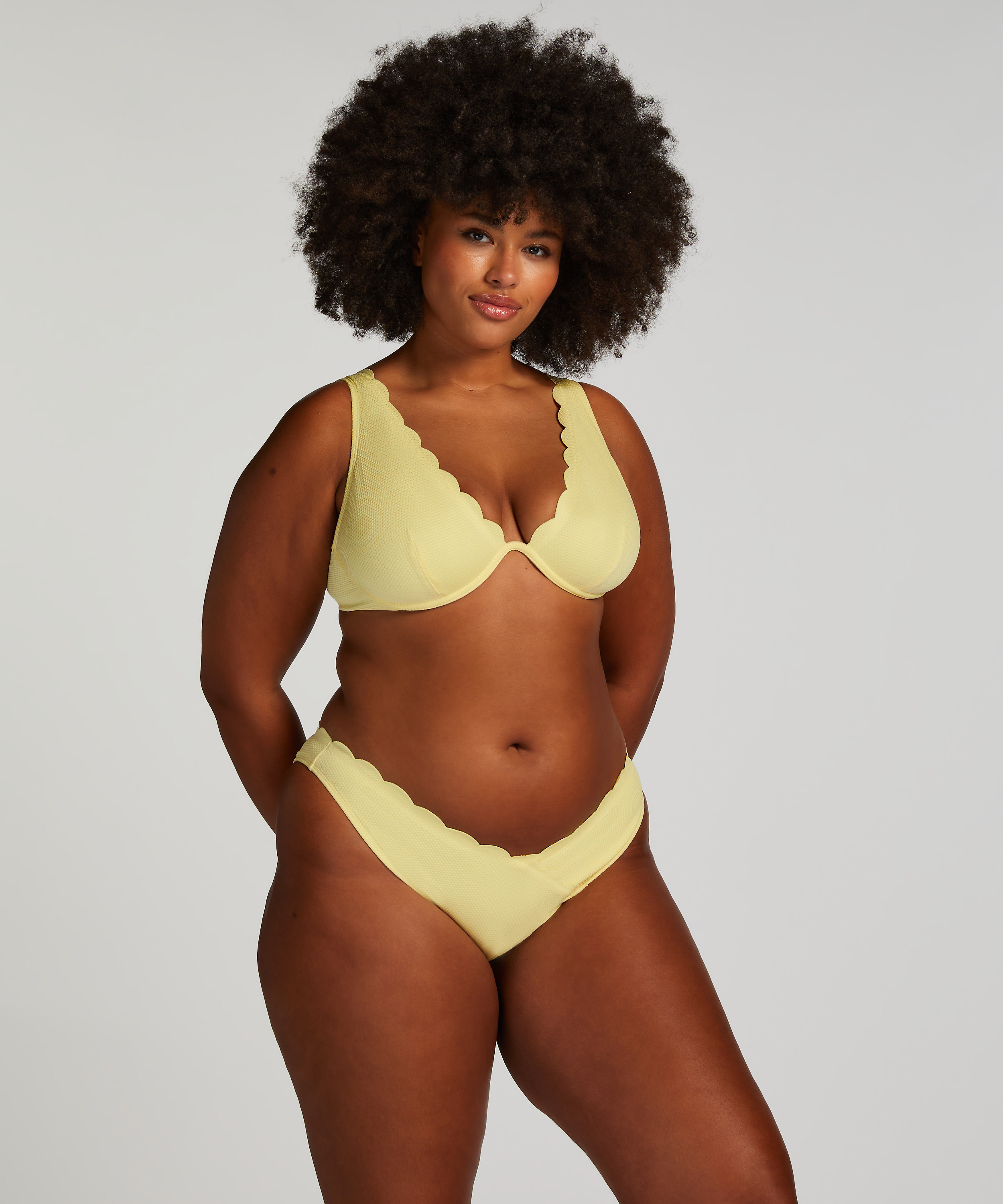 Slip de Bikini Échancrés Scallop, Jaune, main