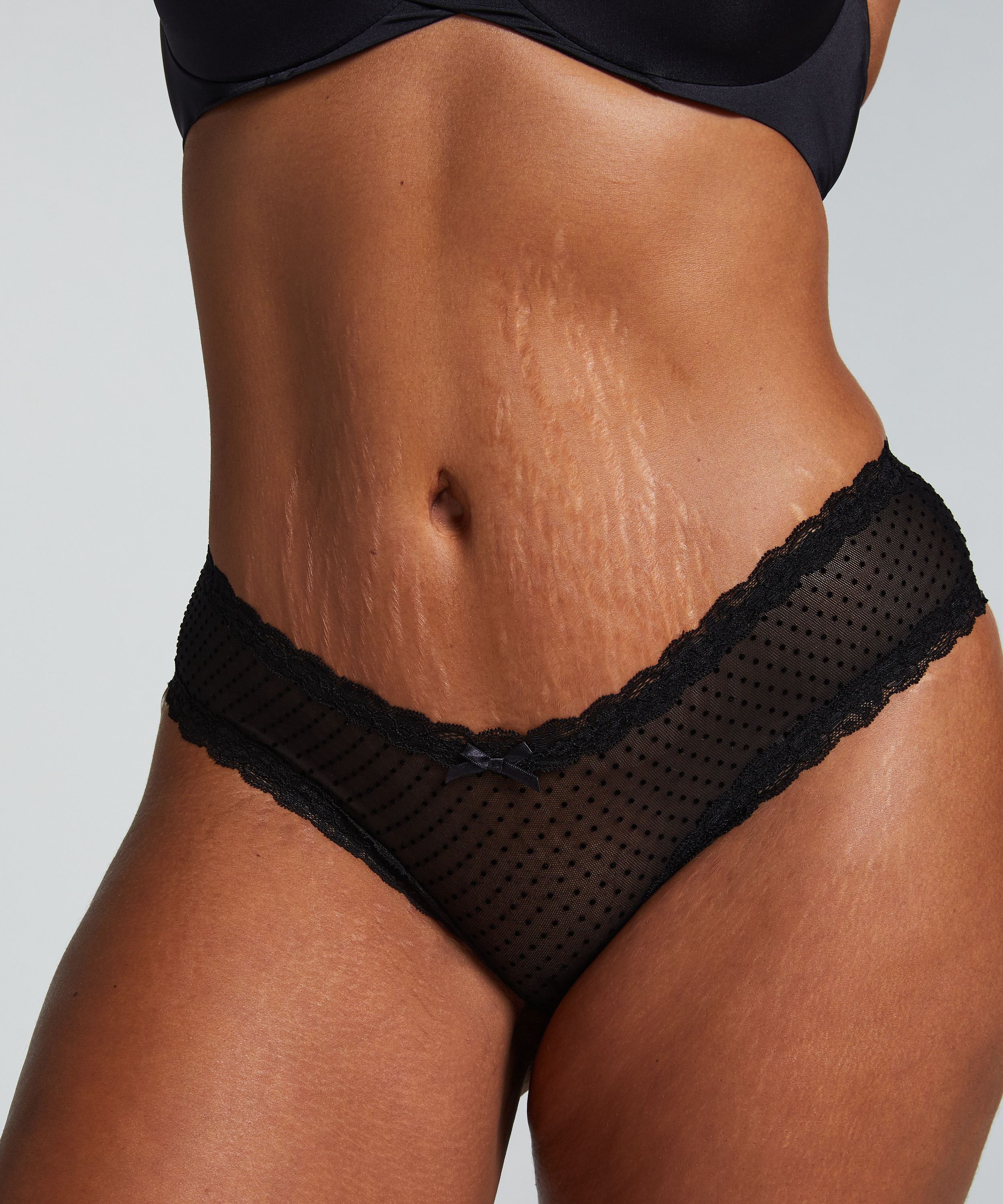 Brazilian V-shape mesh, Schwarz, main