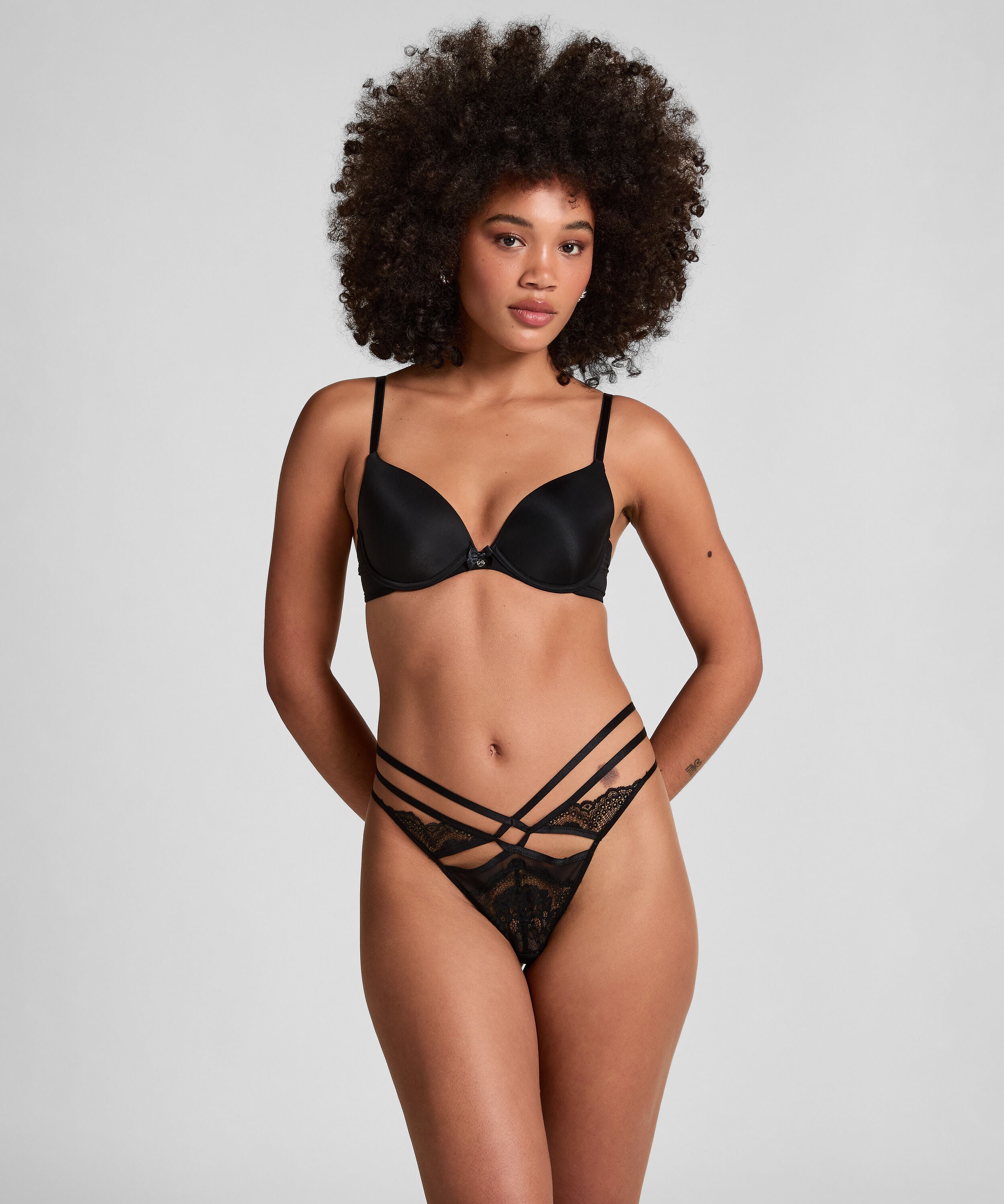 String Janine, Schwarz