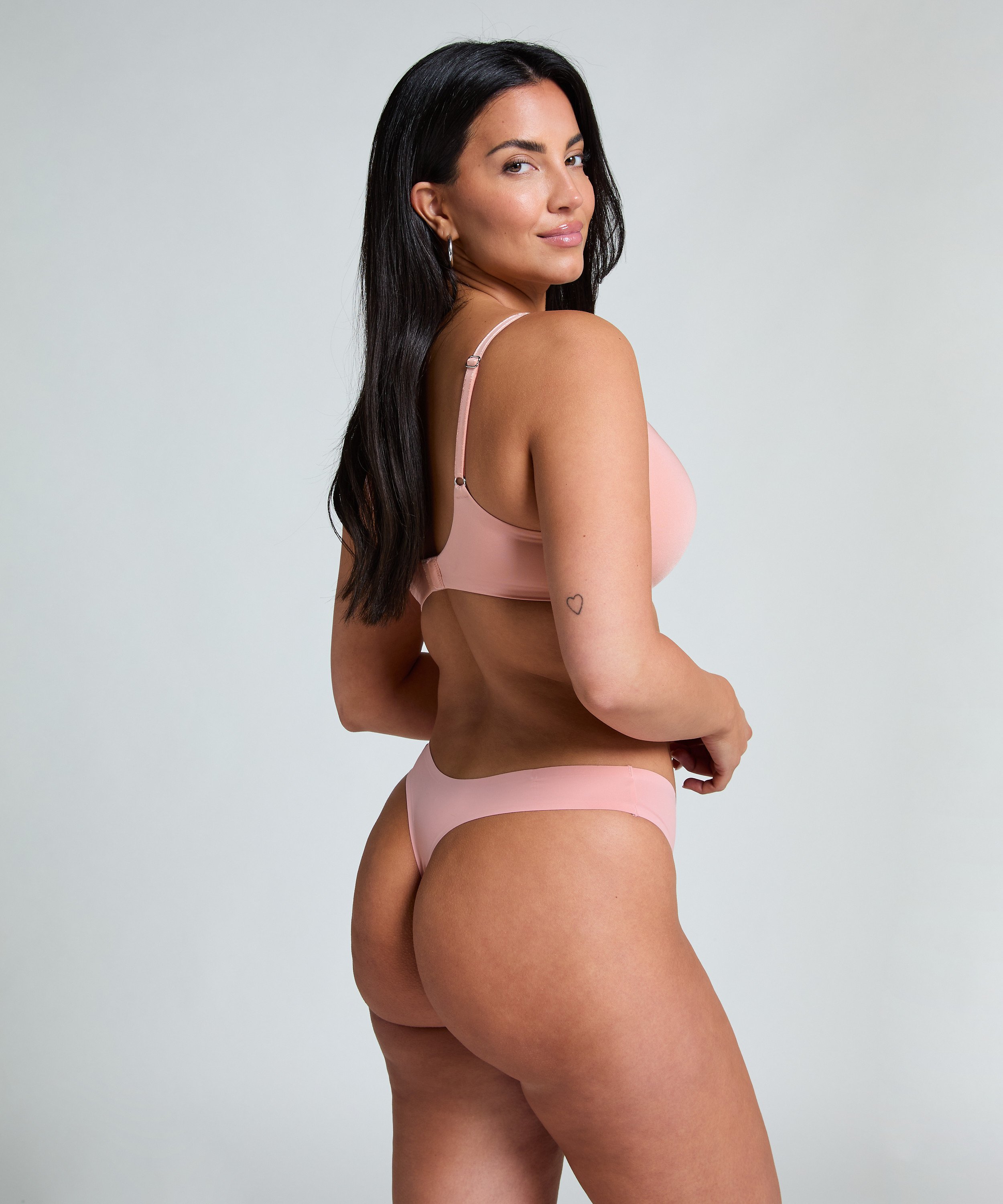 Invisible string basic, Rose, main