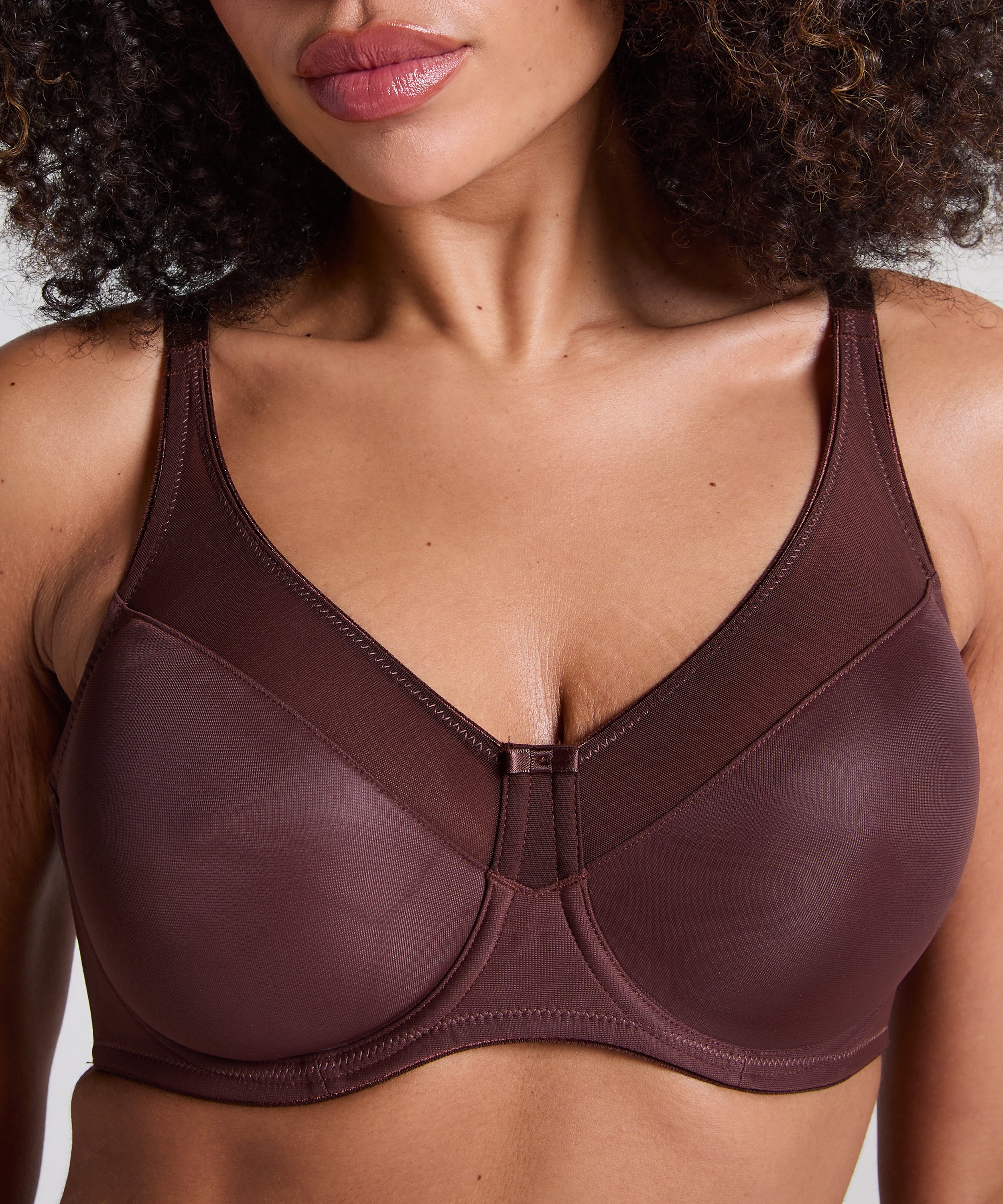 Soutien-gorge &agrave; armatures non-pr&eacute;form&eacute; minimiseur Nina, Marron, main