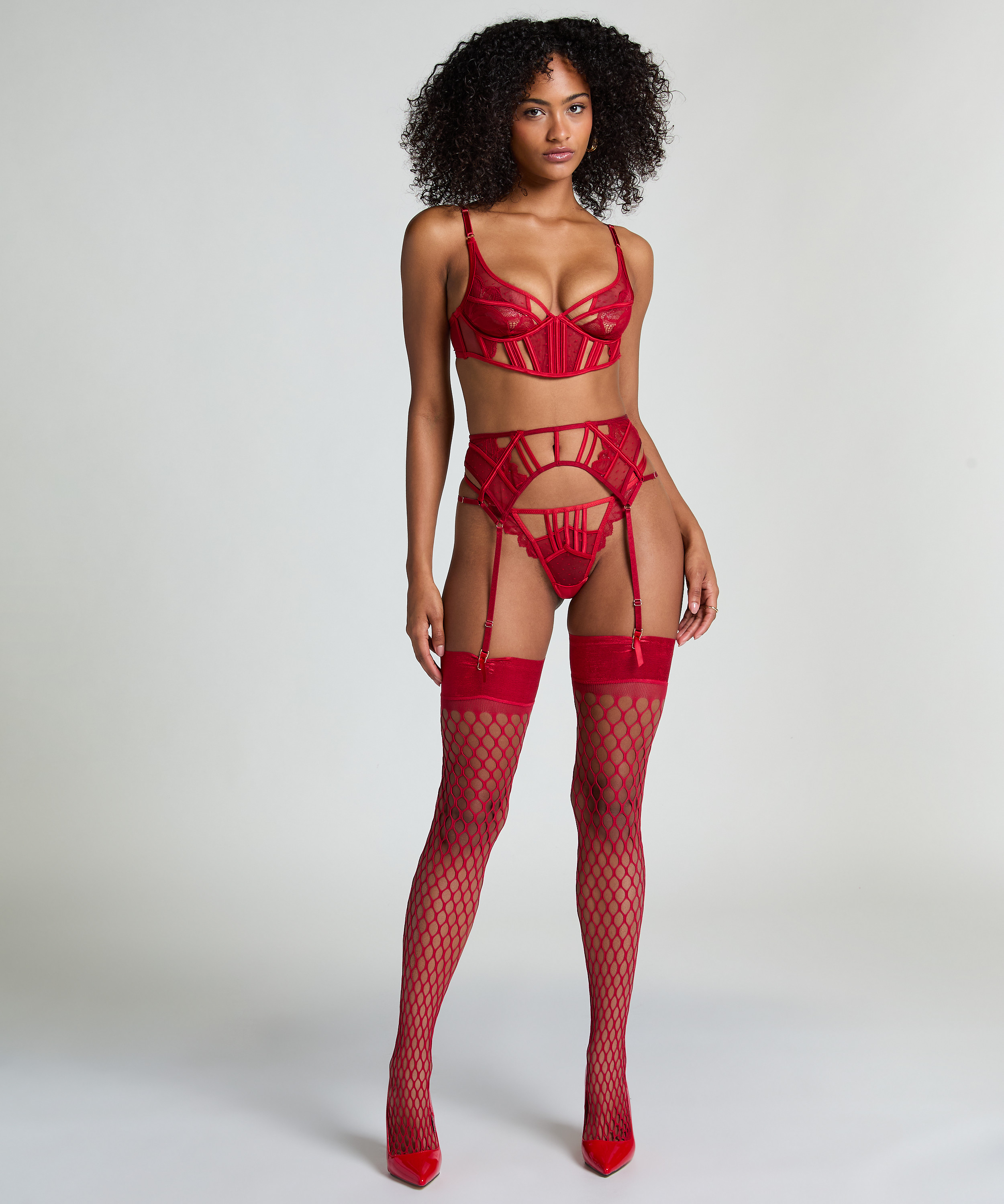 Private Bas, Rouge, main