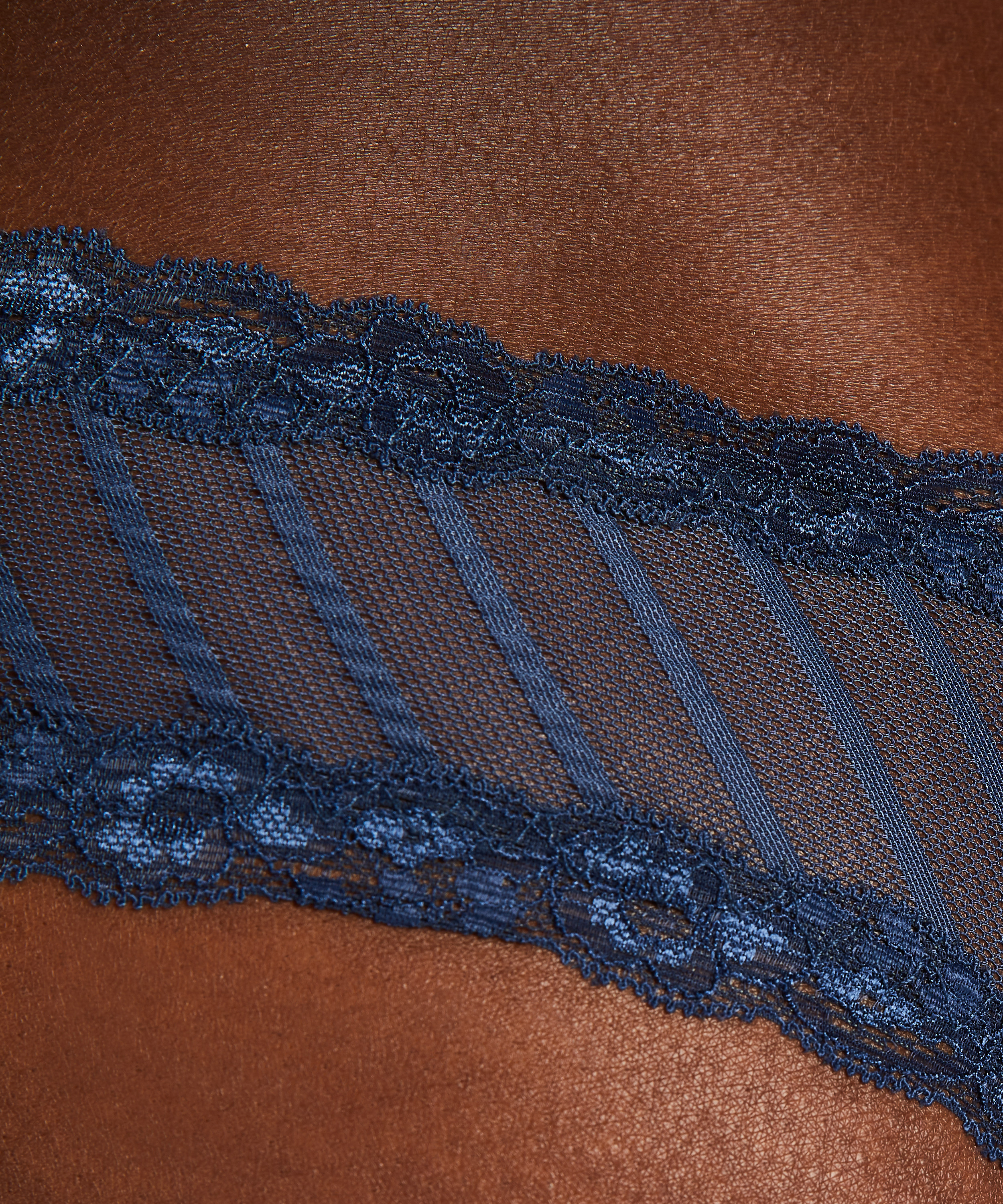 Slip brésilien V-shape mesh, Bleu, main