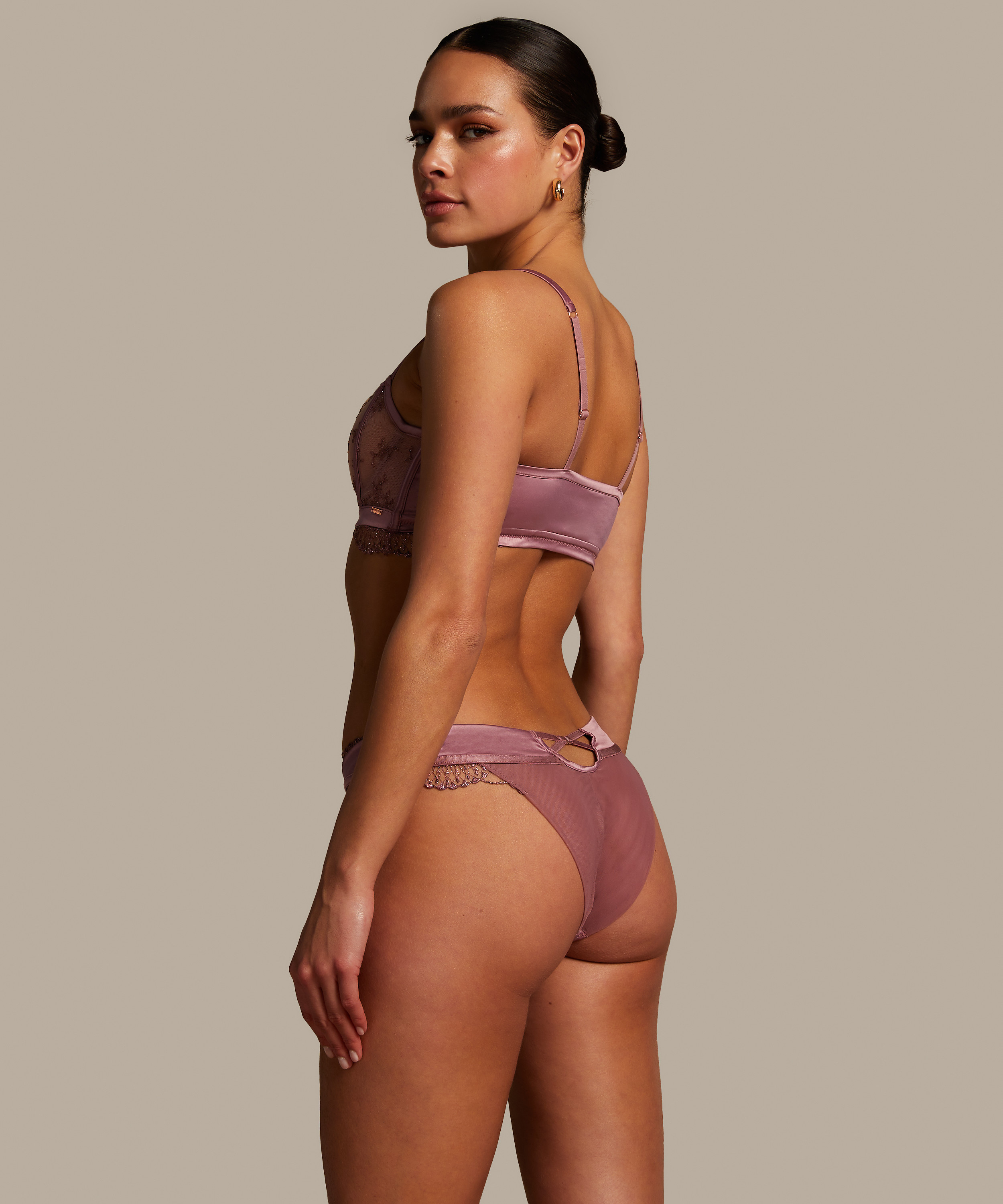 Slip brésilien Christine, Rose, main