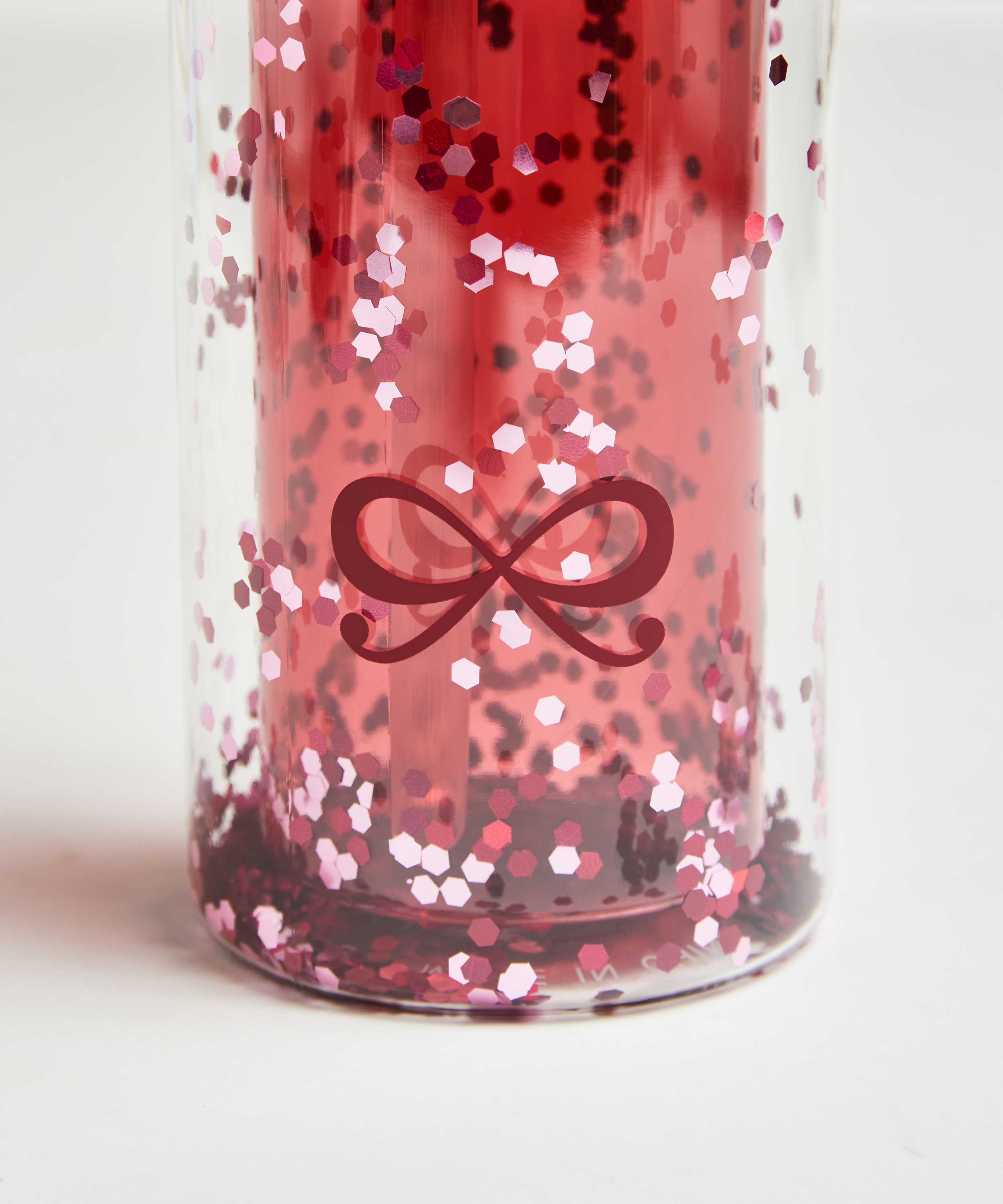 Bouteille d’eau, Rouge, main