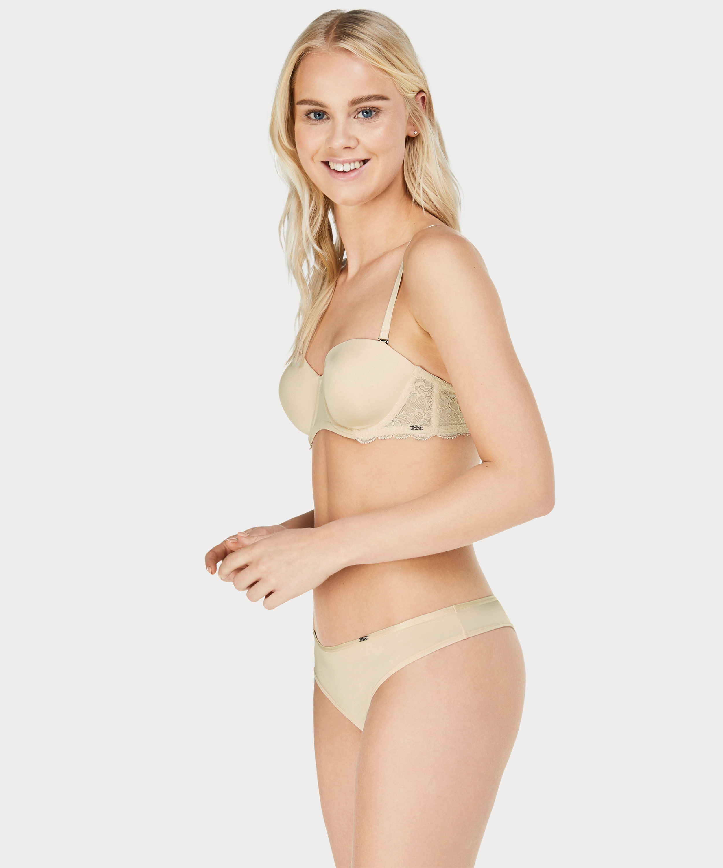 String Angie, Rose, main