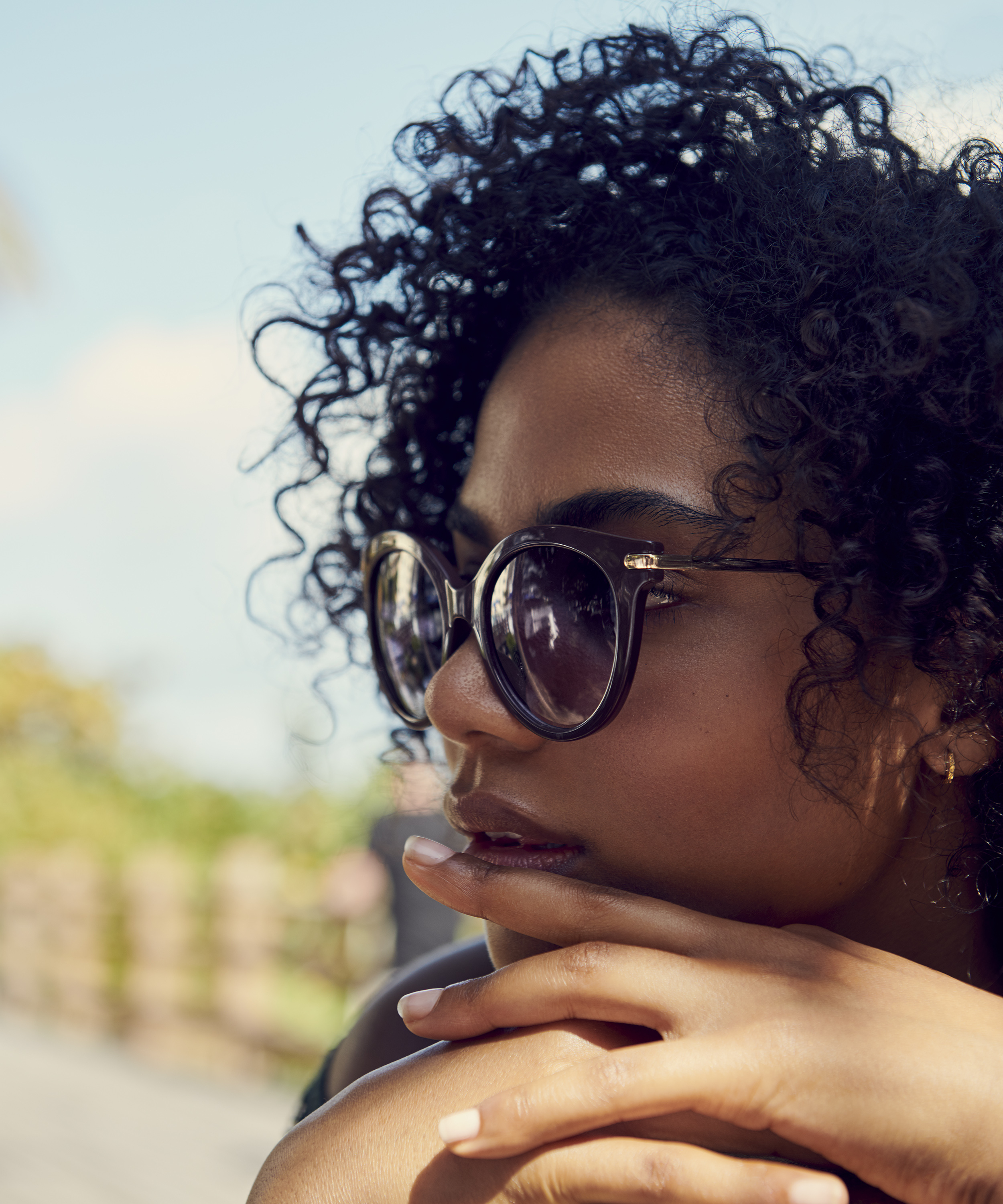 Lunettes de soleil, Marron, main