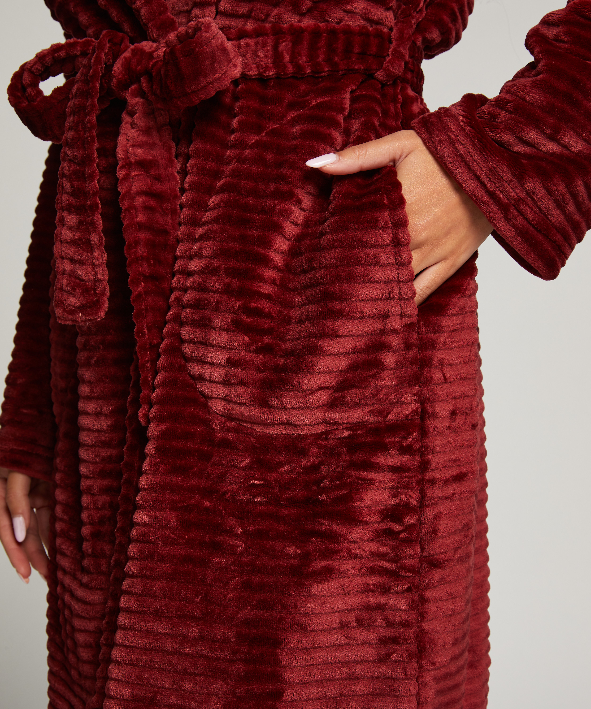 Peignoir court côtelé en polaire, Marron, main