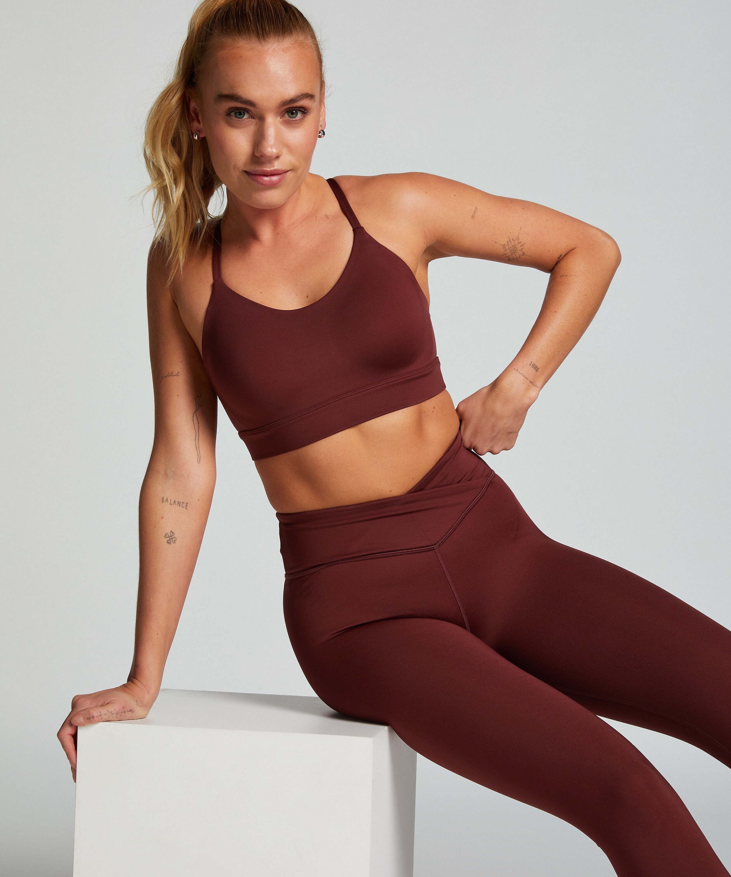 HKMX Brassi&egrave;re de sport de niveau 1, Rouge