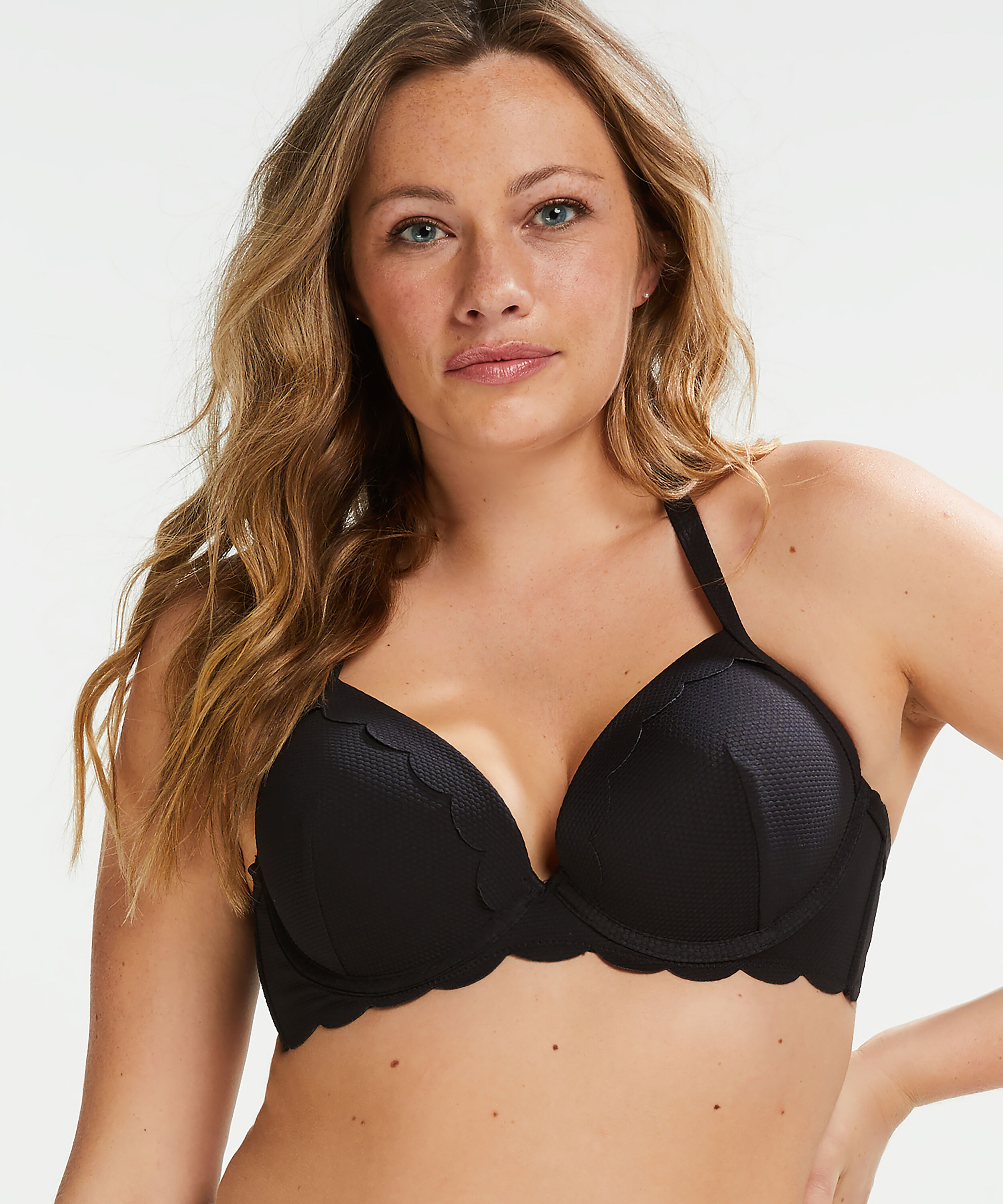Vorgeformtes Bügel-Bikinitop Scallop Cup E +, Schwarz
