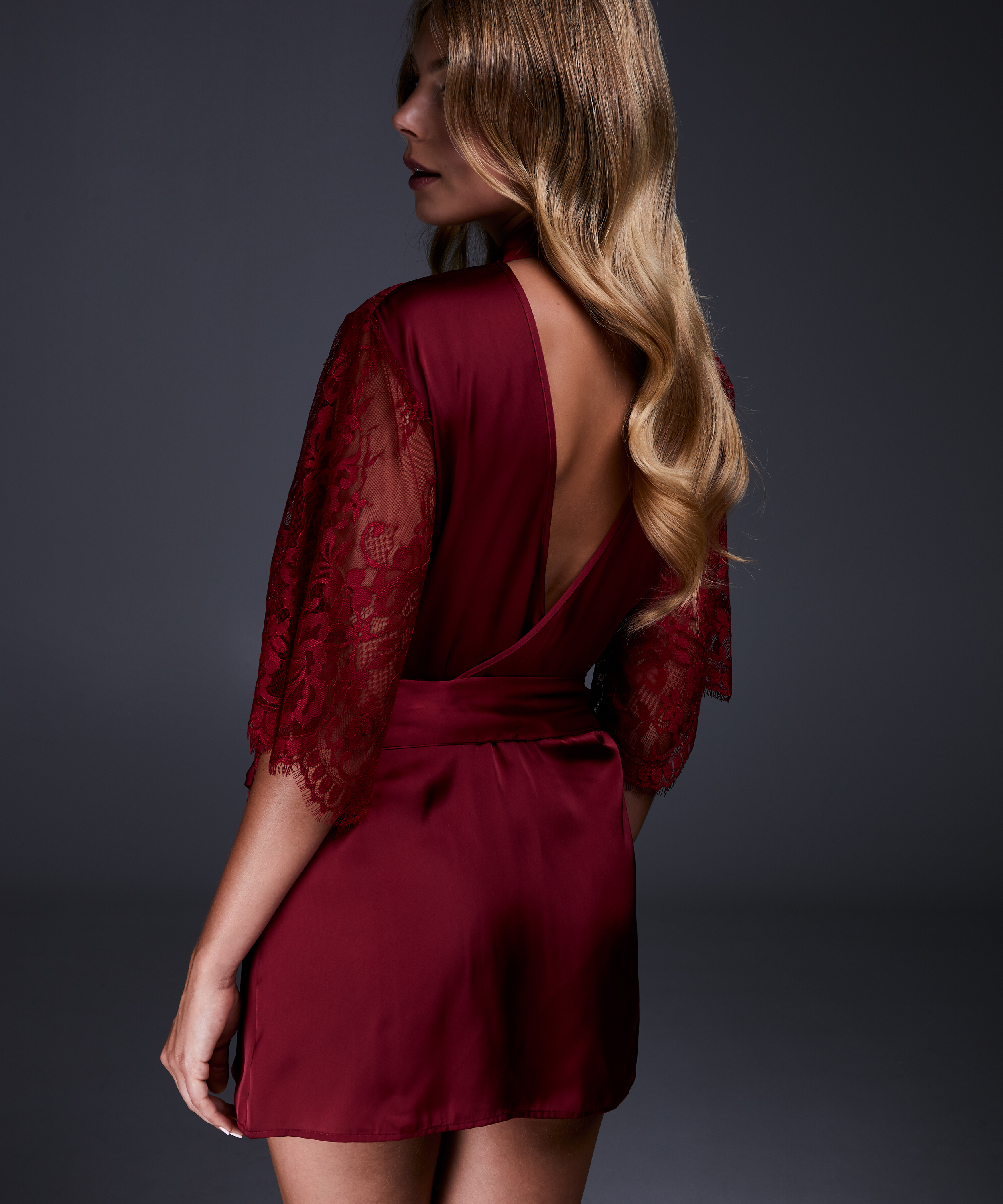 Kimono Jennifer, Rouge, main