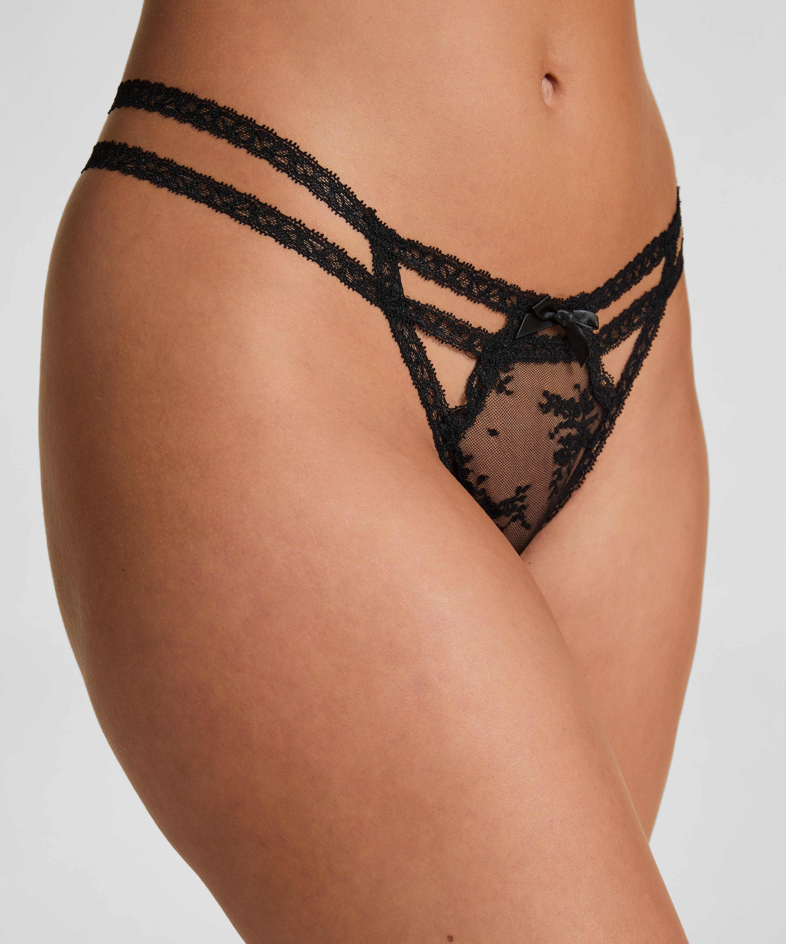 String Irina, Noir, main