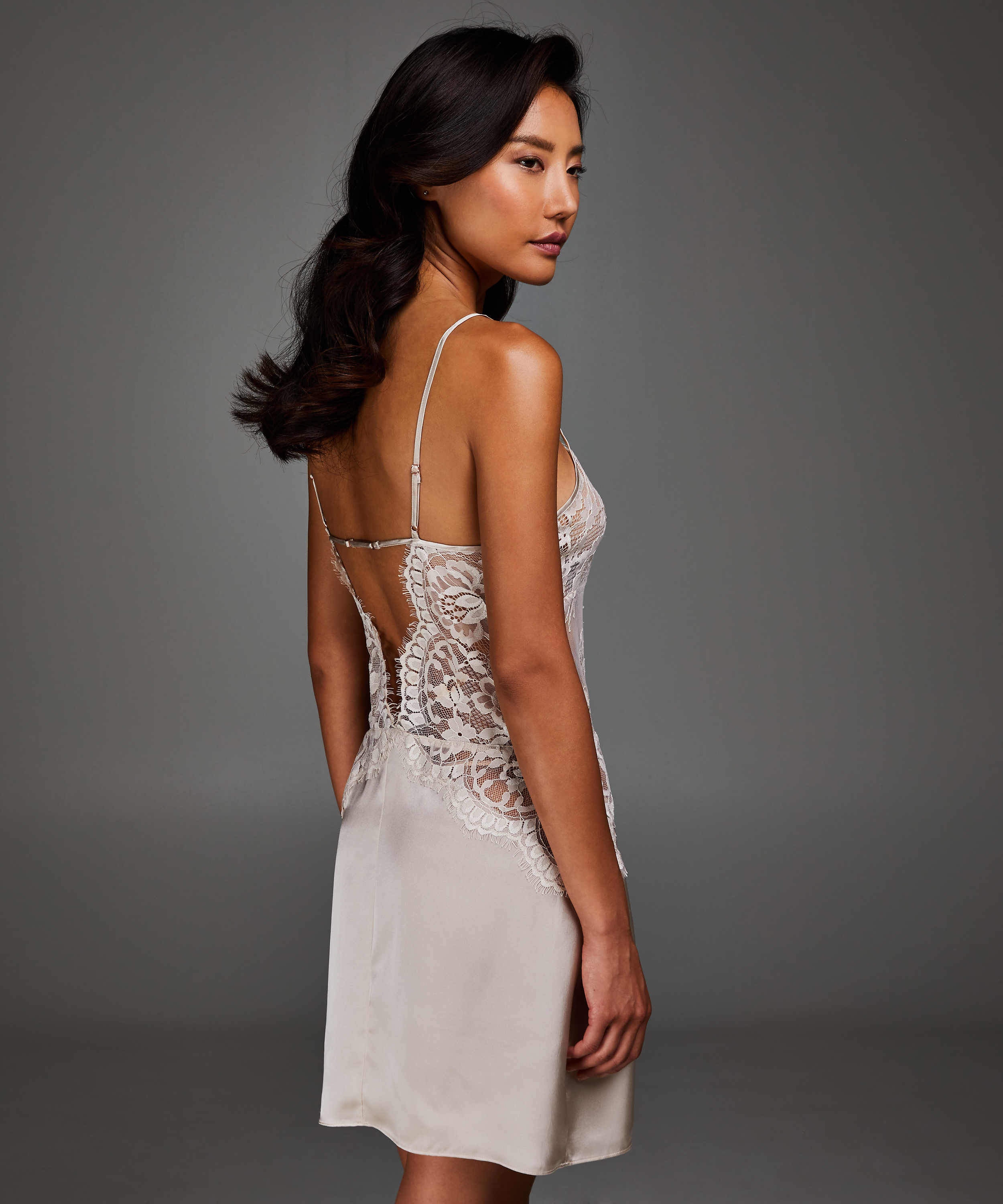 Nuisette Soie, Bronzage, main